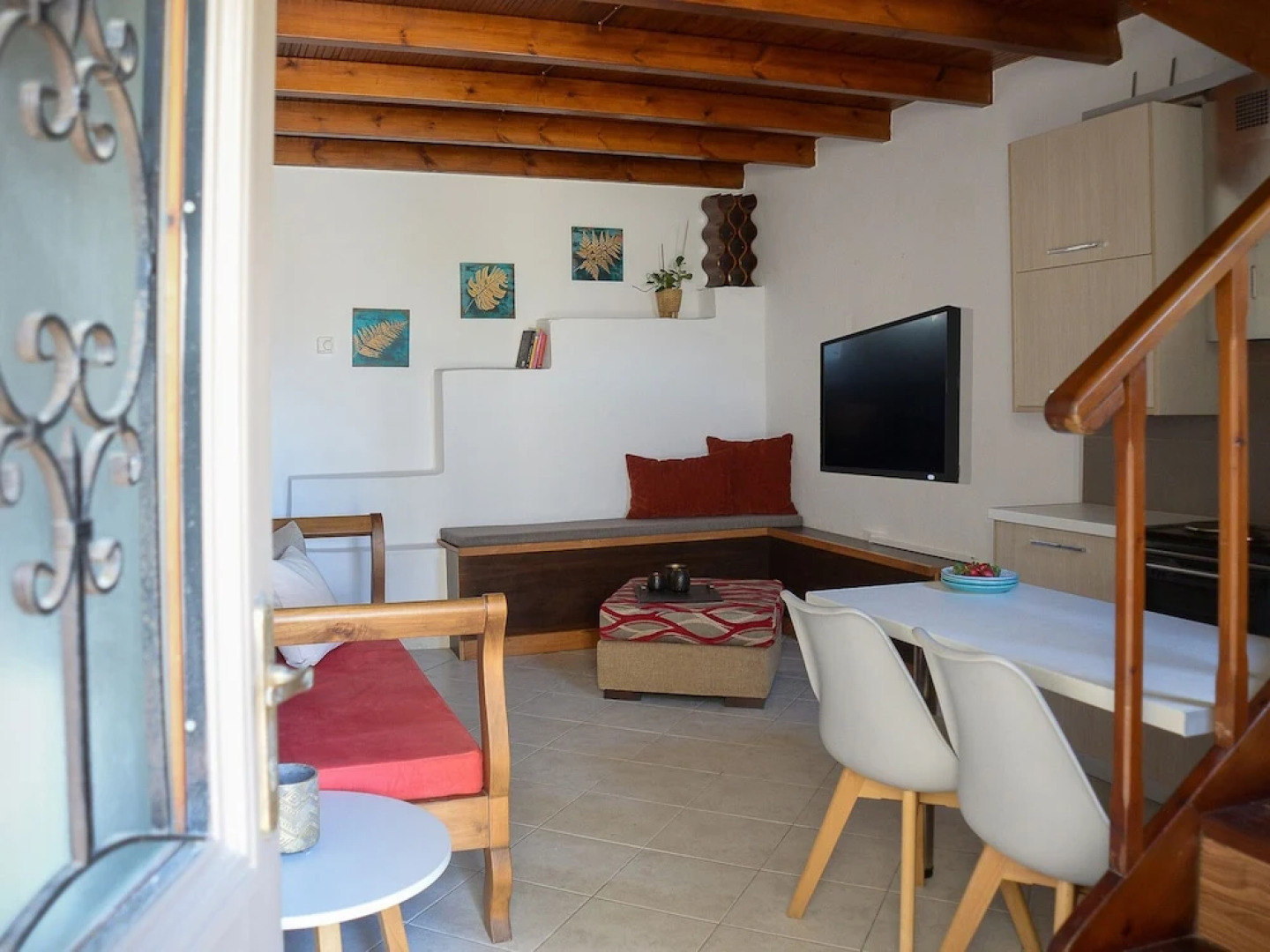 "sifakis Gorgeous Stone House"