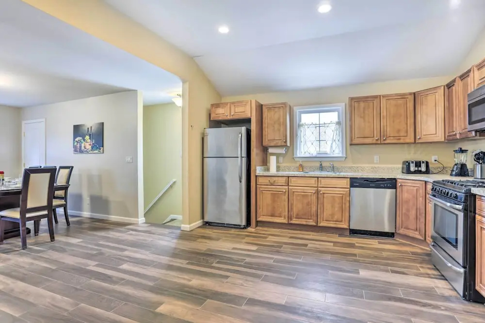 Ideally Located Glen Cove Apartment!