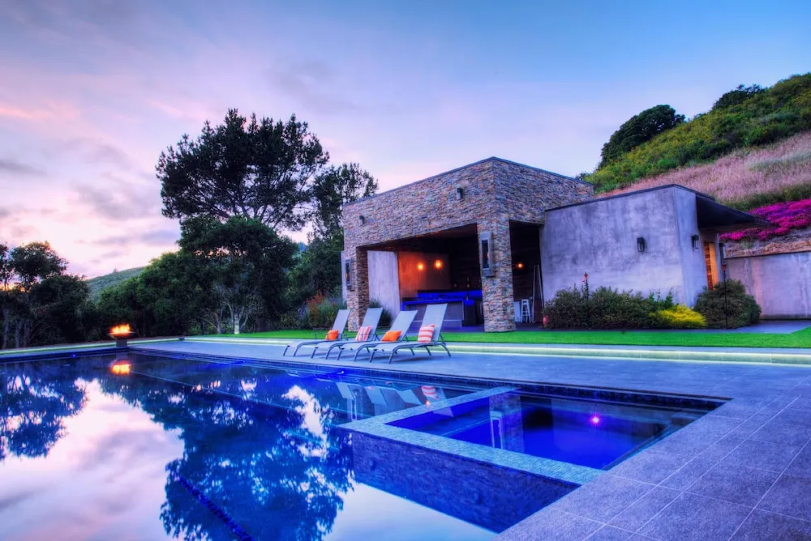 Lx1a: Luxury Contemporary Villa in The Middle of Nature