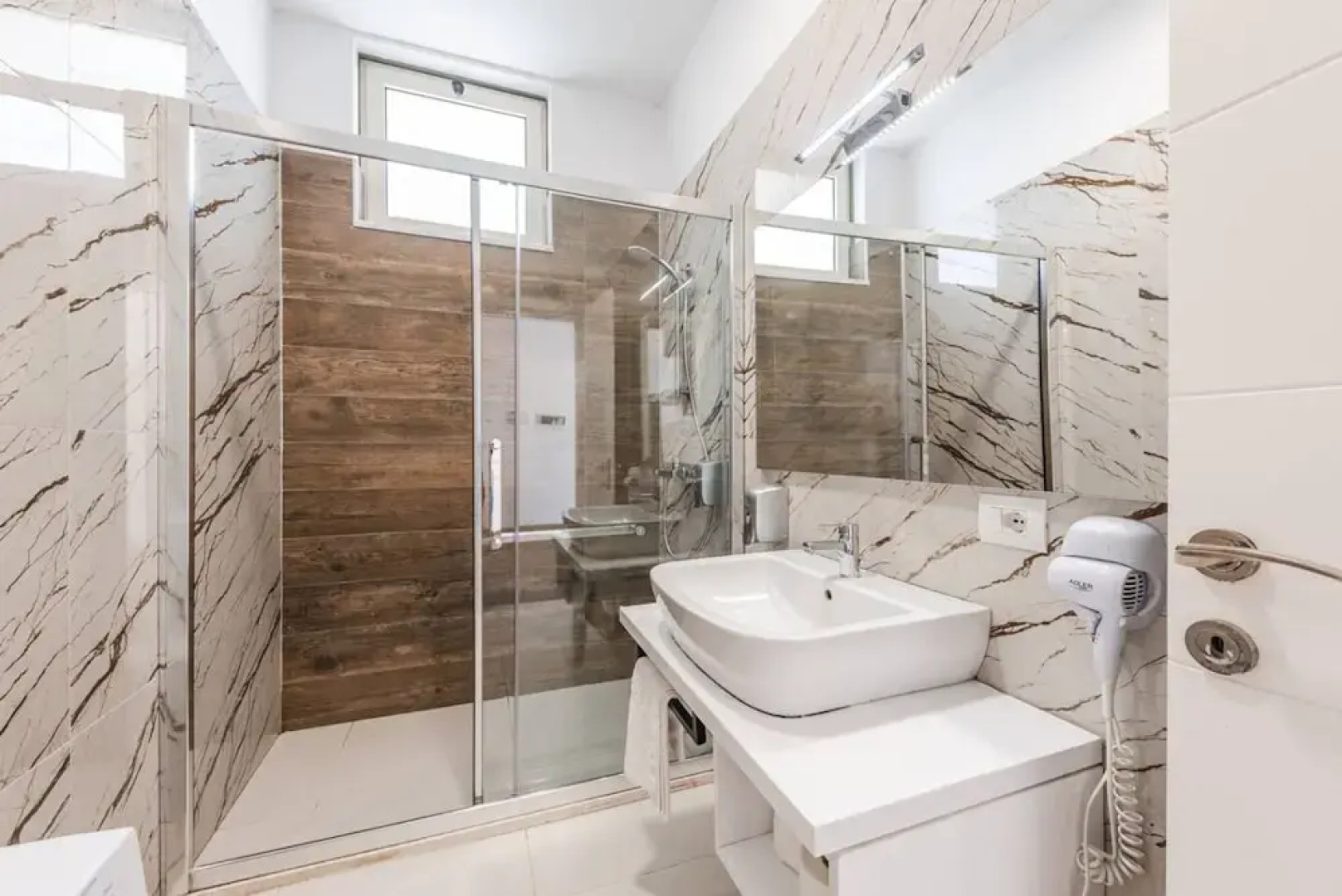 Spacious Apartment by the Beach - Tulipani