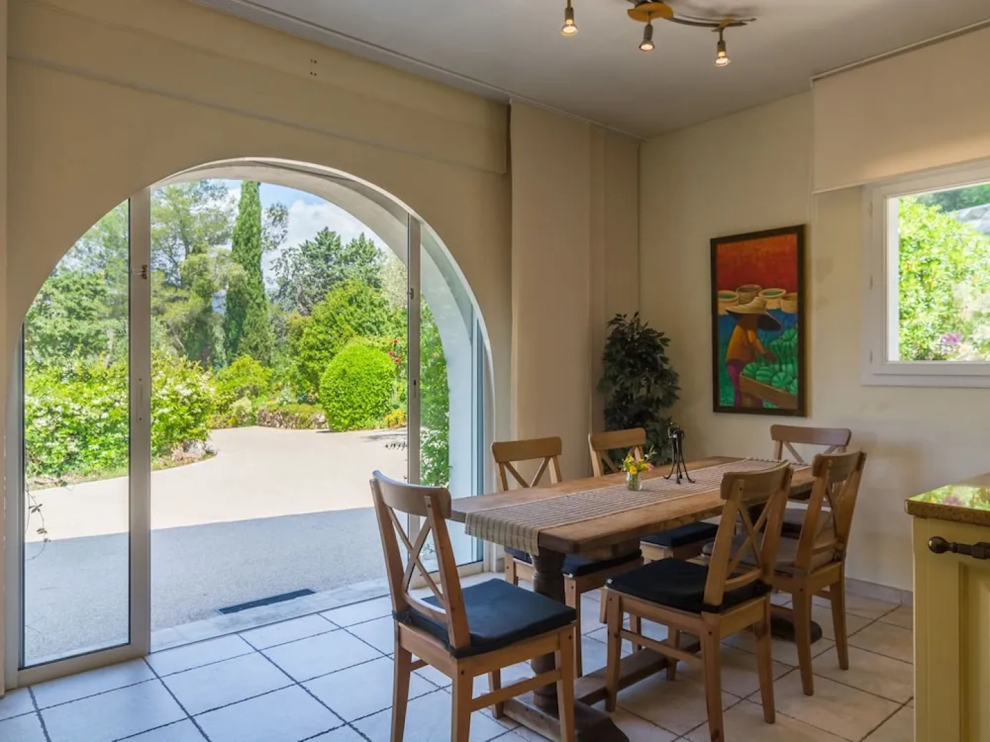 Spacious Villa in La Gaude With Swimming Pool