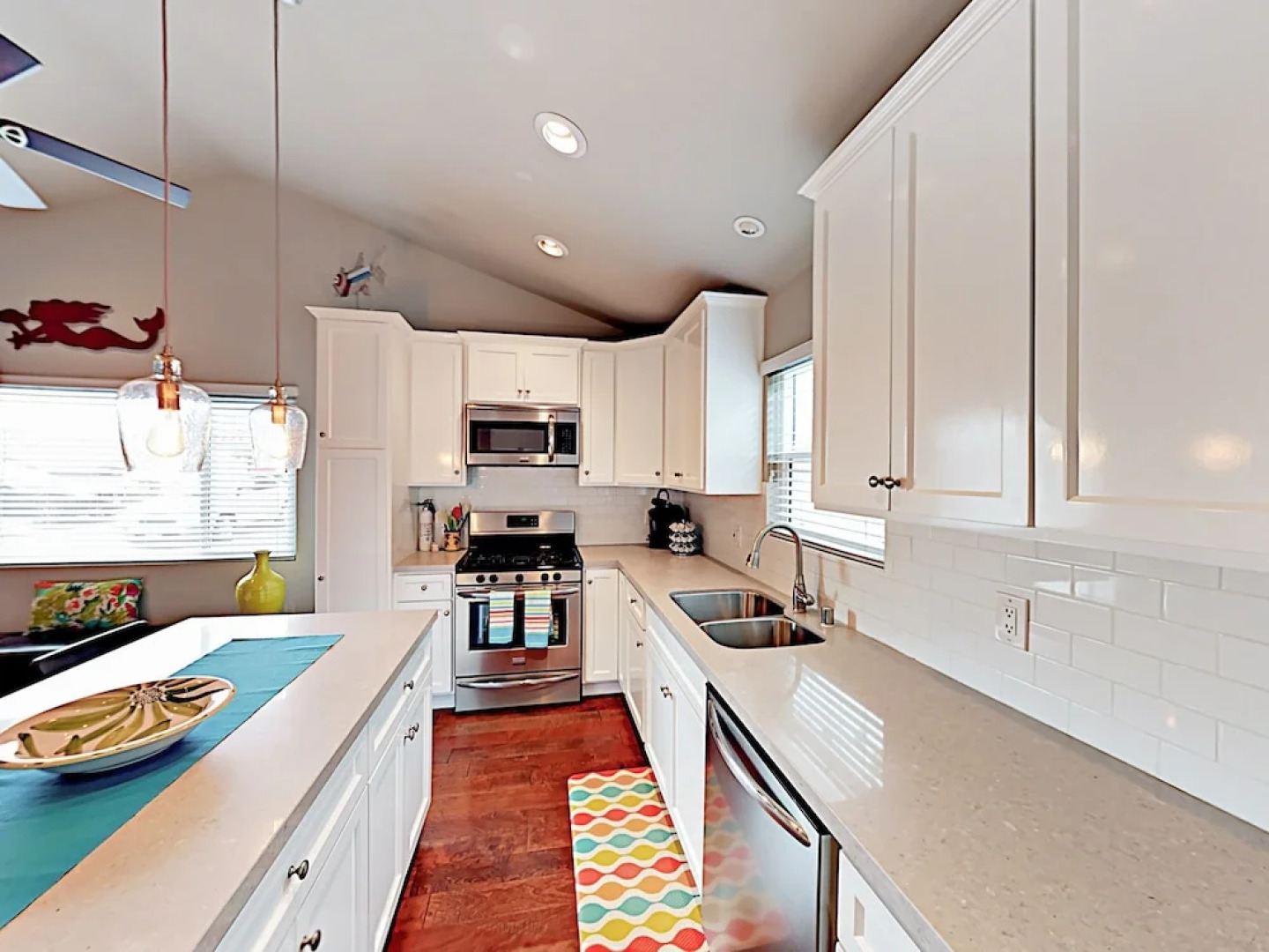 Bright 3BR Main Street El Segundo by RedAwning