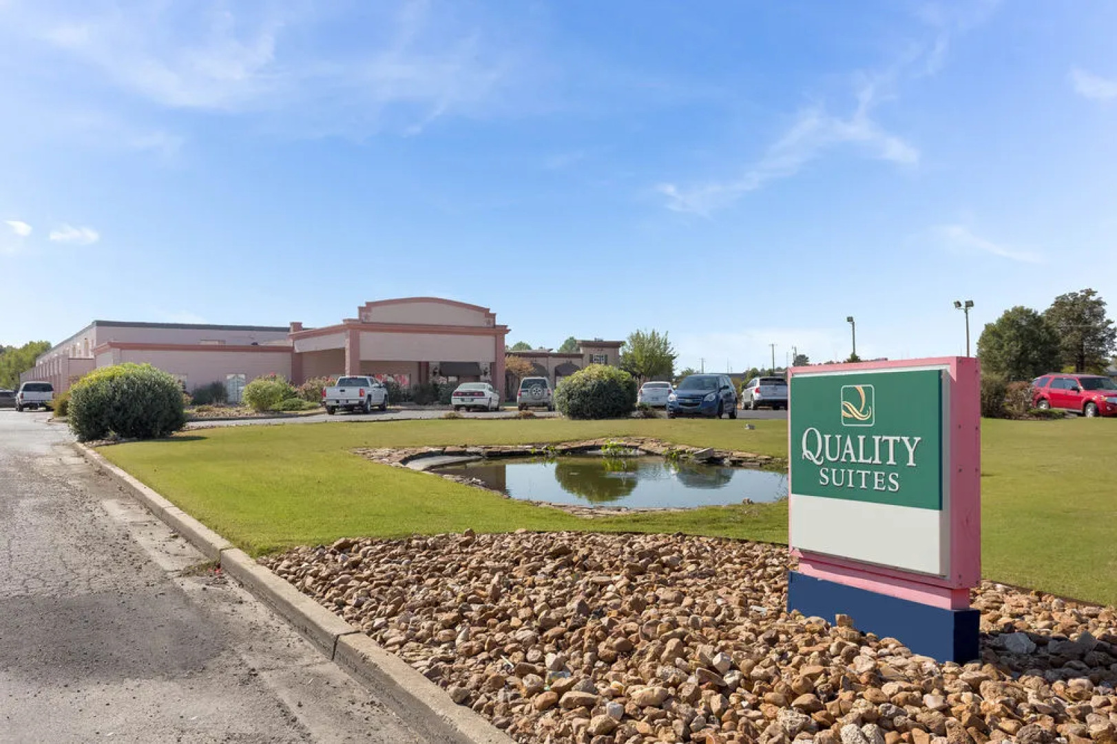 Econo Lodge Inn & Suites