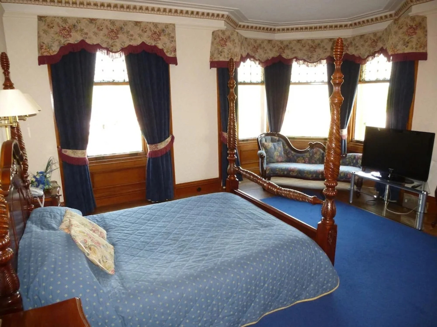 Somerton House Hotel