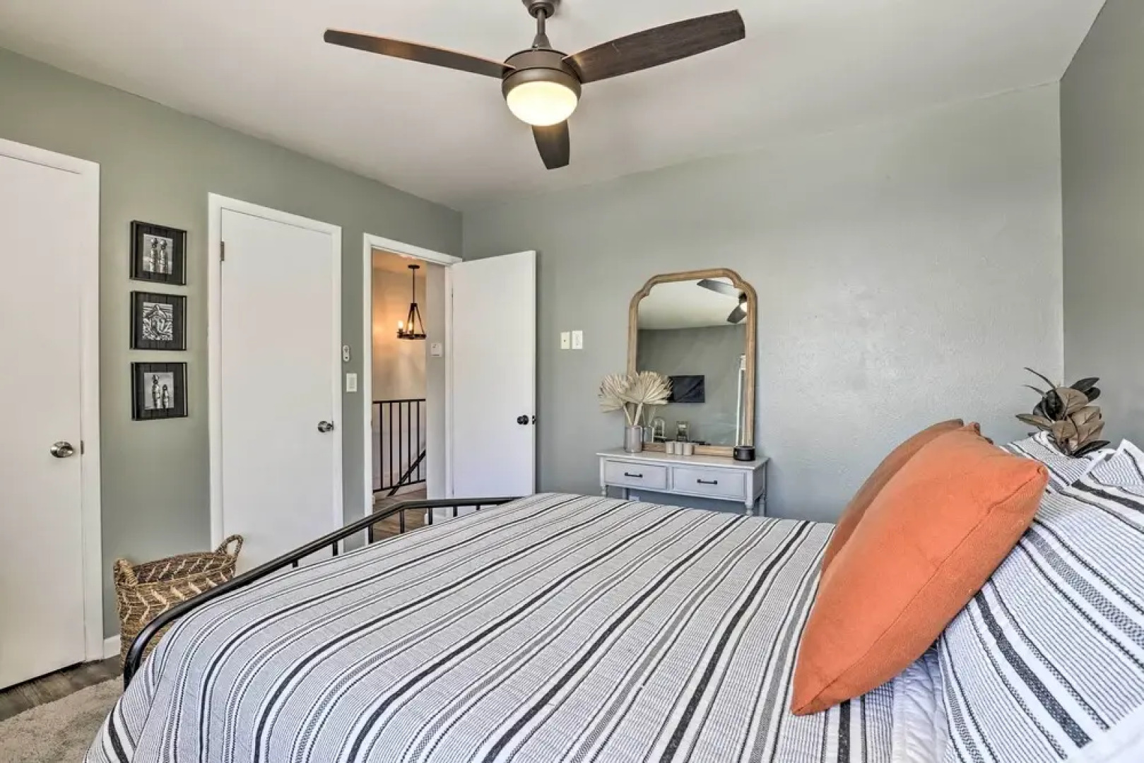 7 Mi to Keystone: Mtn-view Abode w/ Deck!