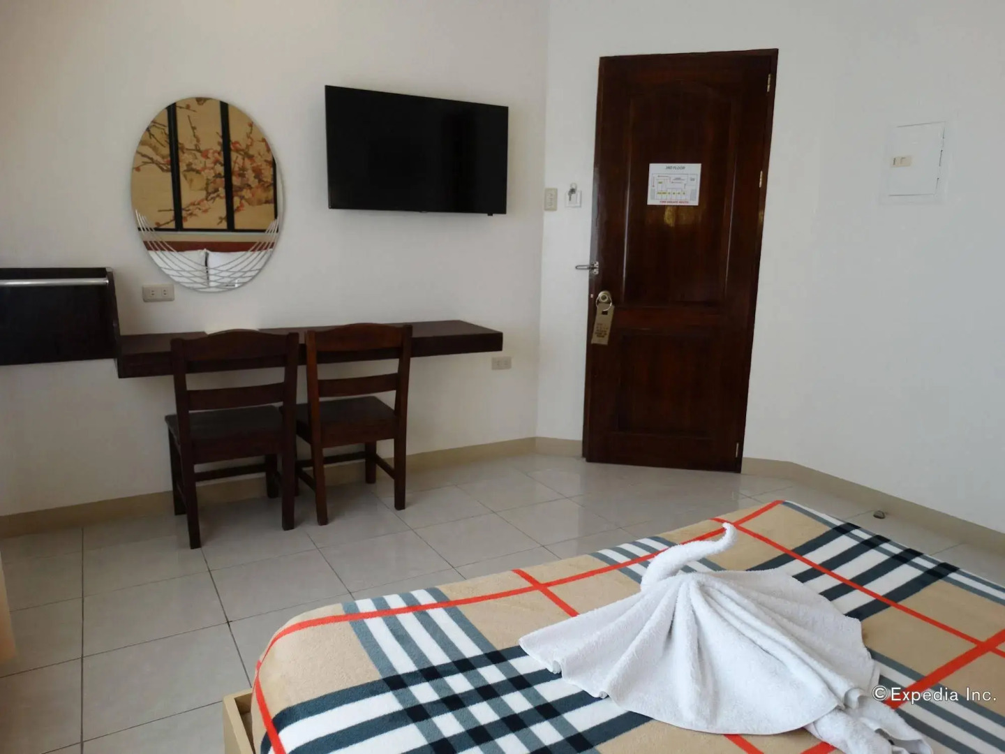 Sun Avenue Tourist Inn & Cafe