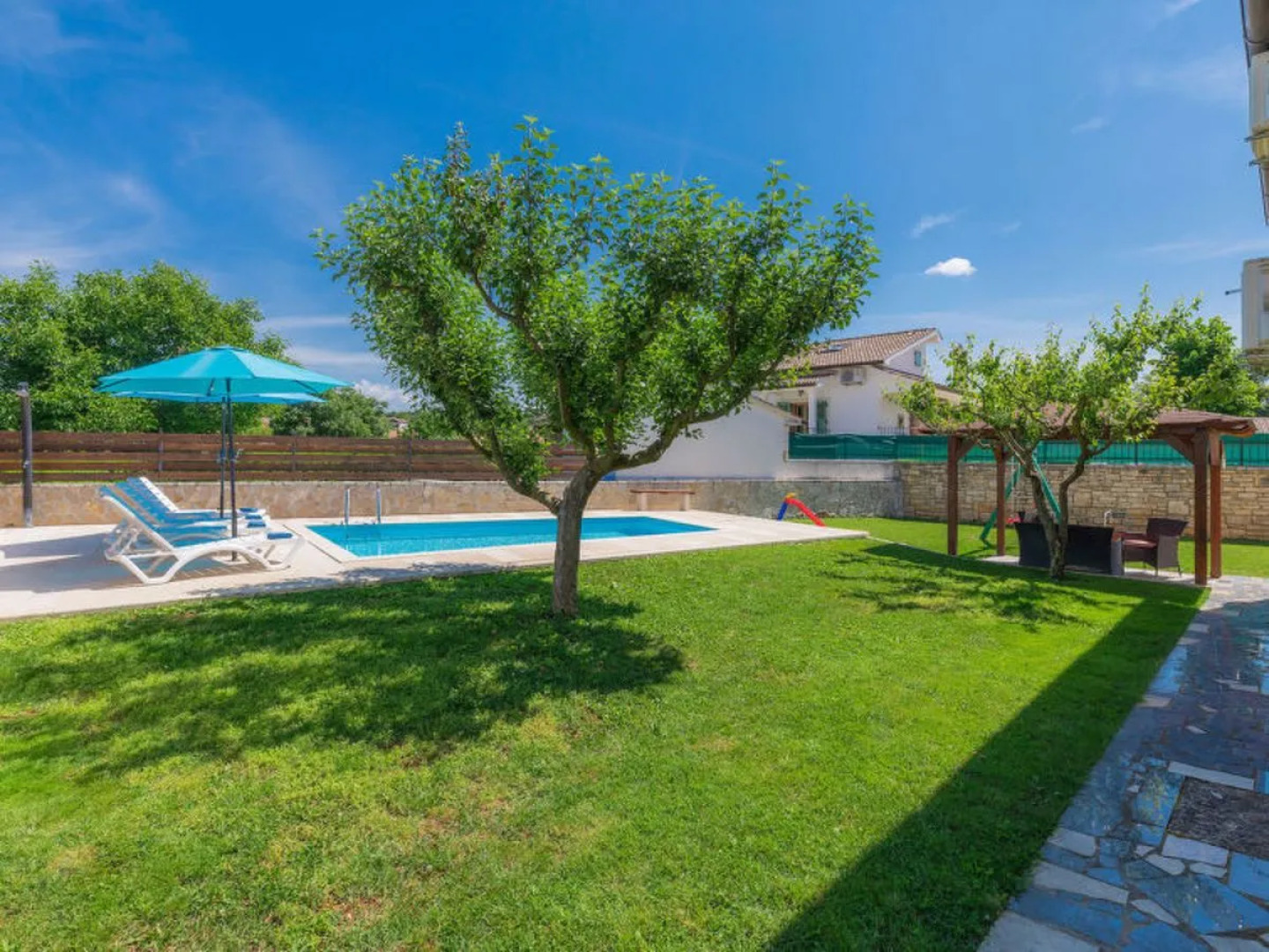 Holiday Home Nikolina (ROJ412)