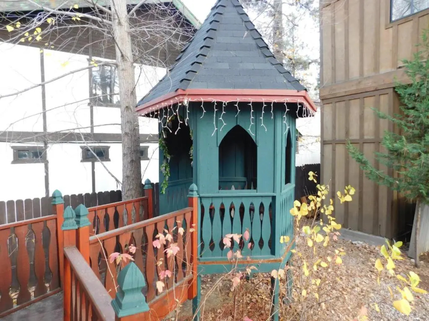 Castle Wood Theme Cottages- COUPLES ONLY