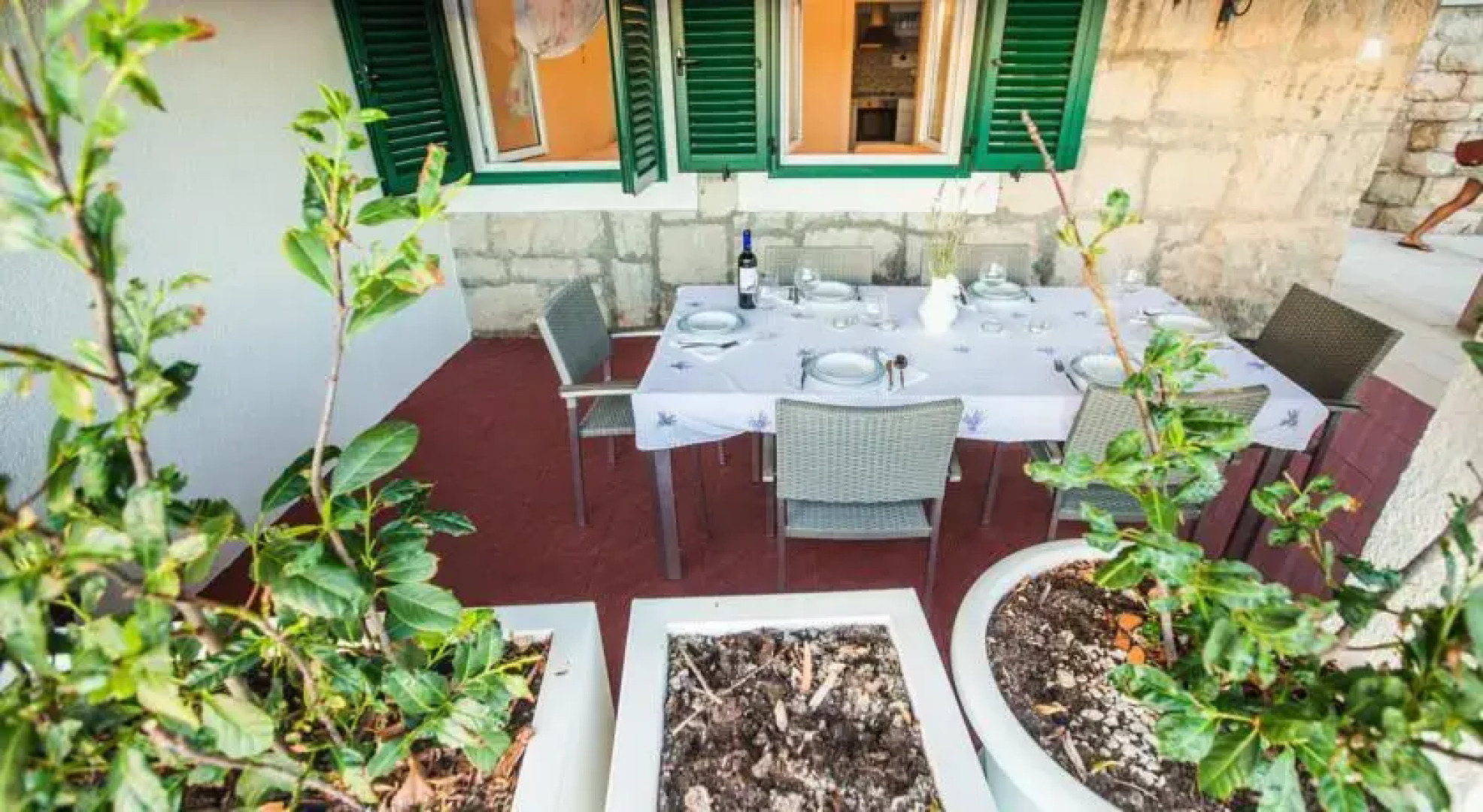 Beach Apartments Laura