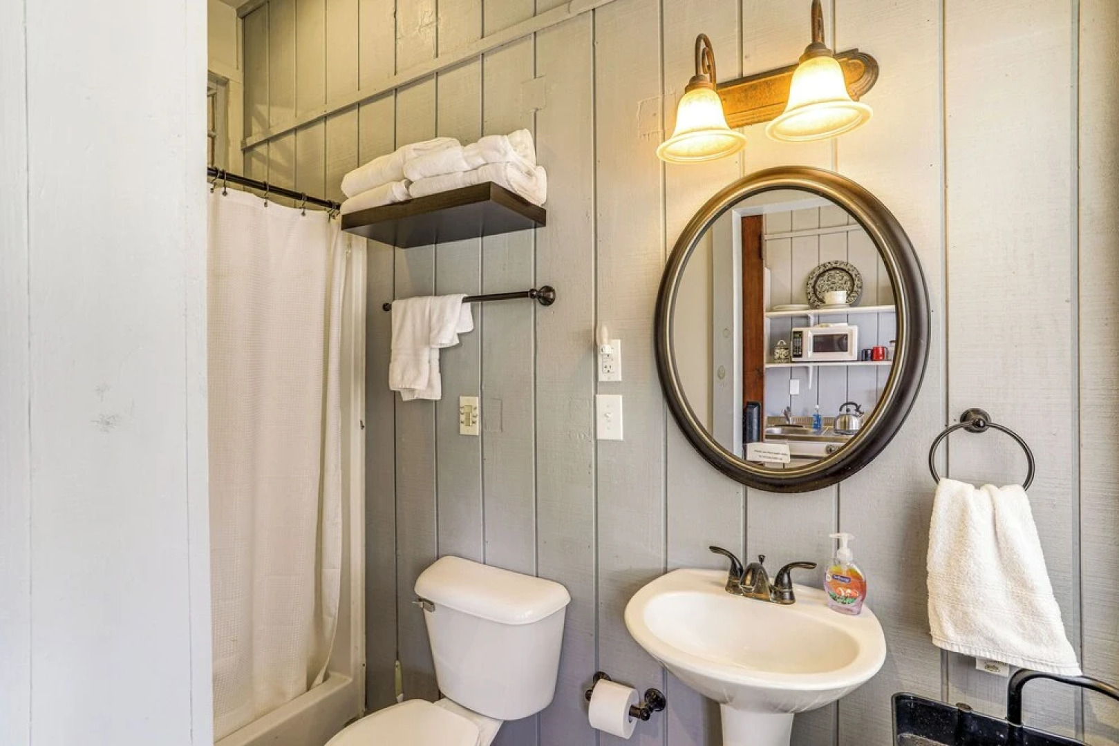 Historic 'hardy House' on Main Street w/ Fire Pit!