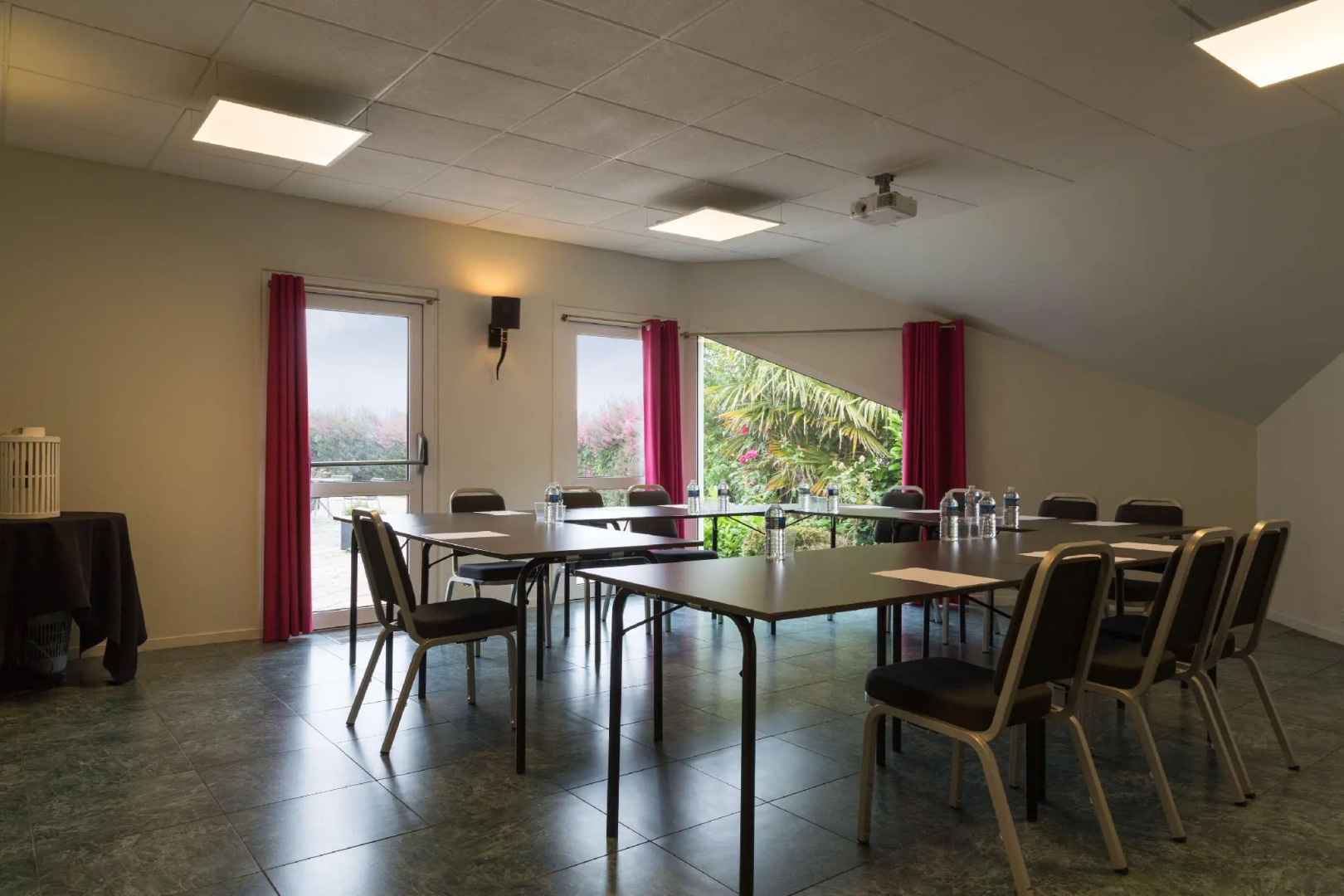 Logis Hôtel Au Chêne Vert