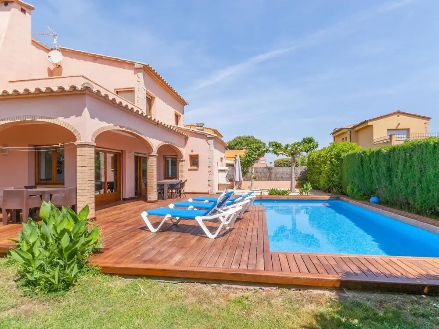 Luxurious Villa St Pere Pescador With Swimming Pool