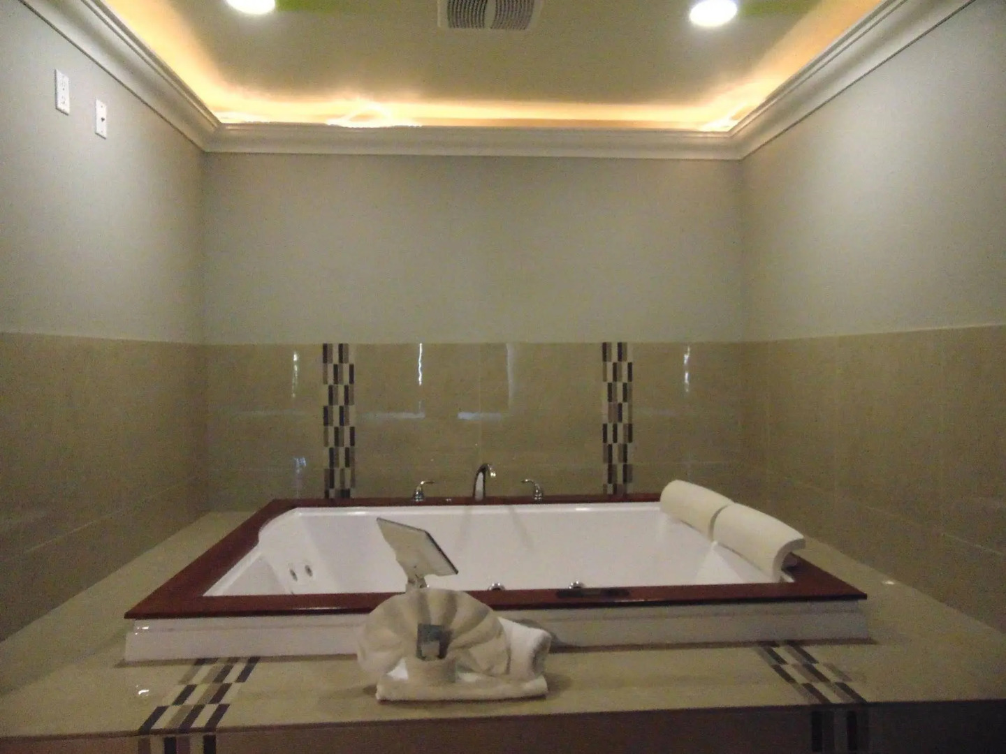 West Coast Inn - Near Gem Theatre