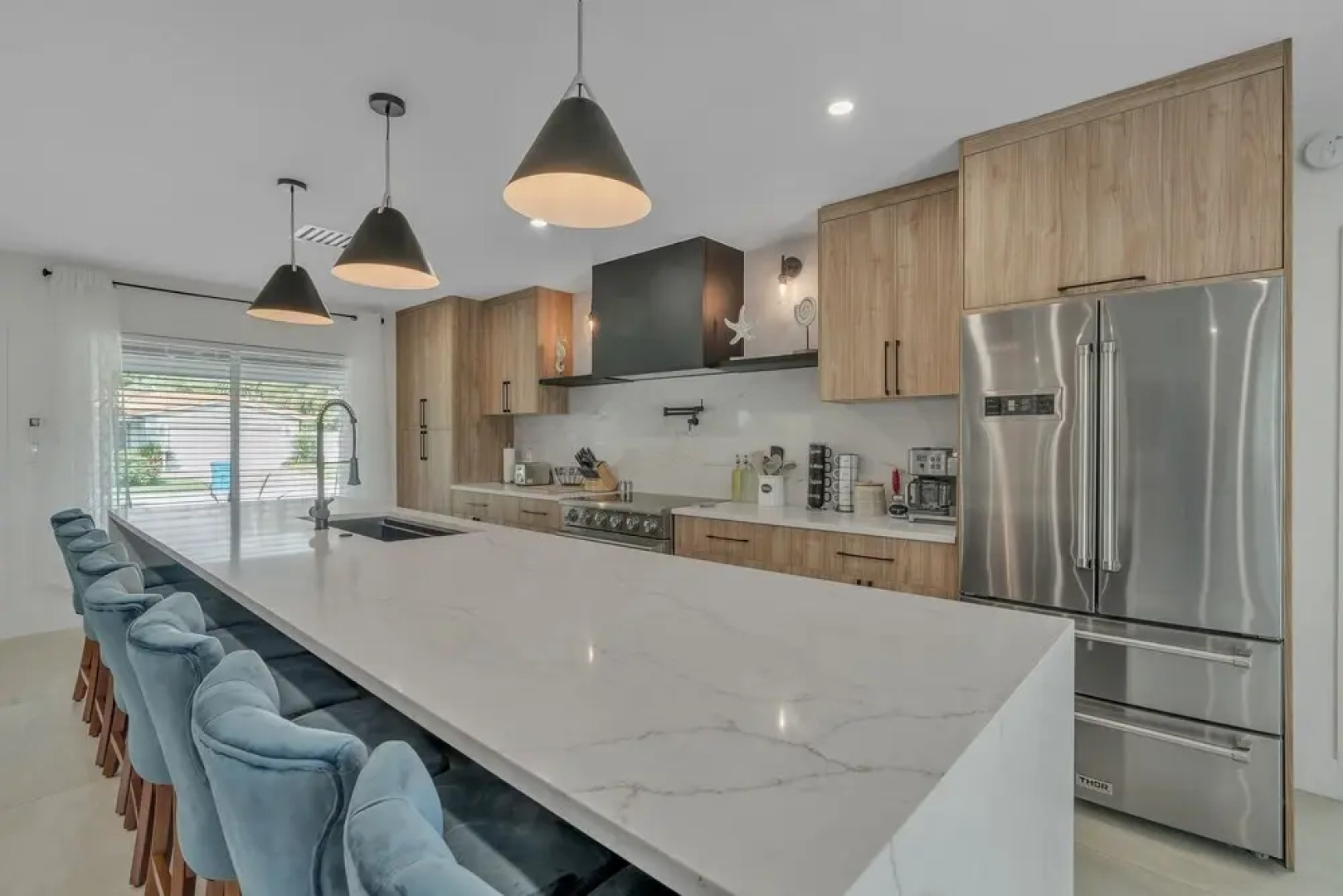 Casa Cervo - Stunning Home In Great Location, Walkable To Restaurants, Shopping, And The Beach! 4 Bedroom Home by Redawning