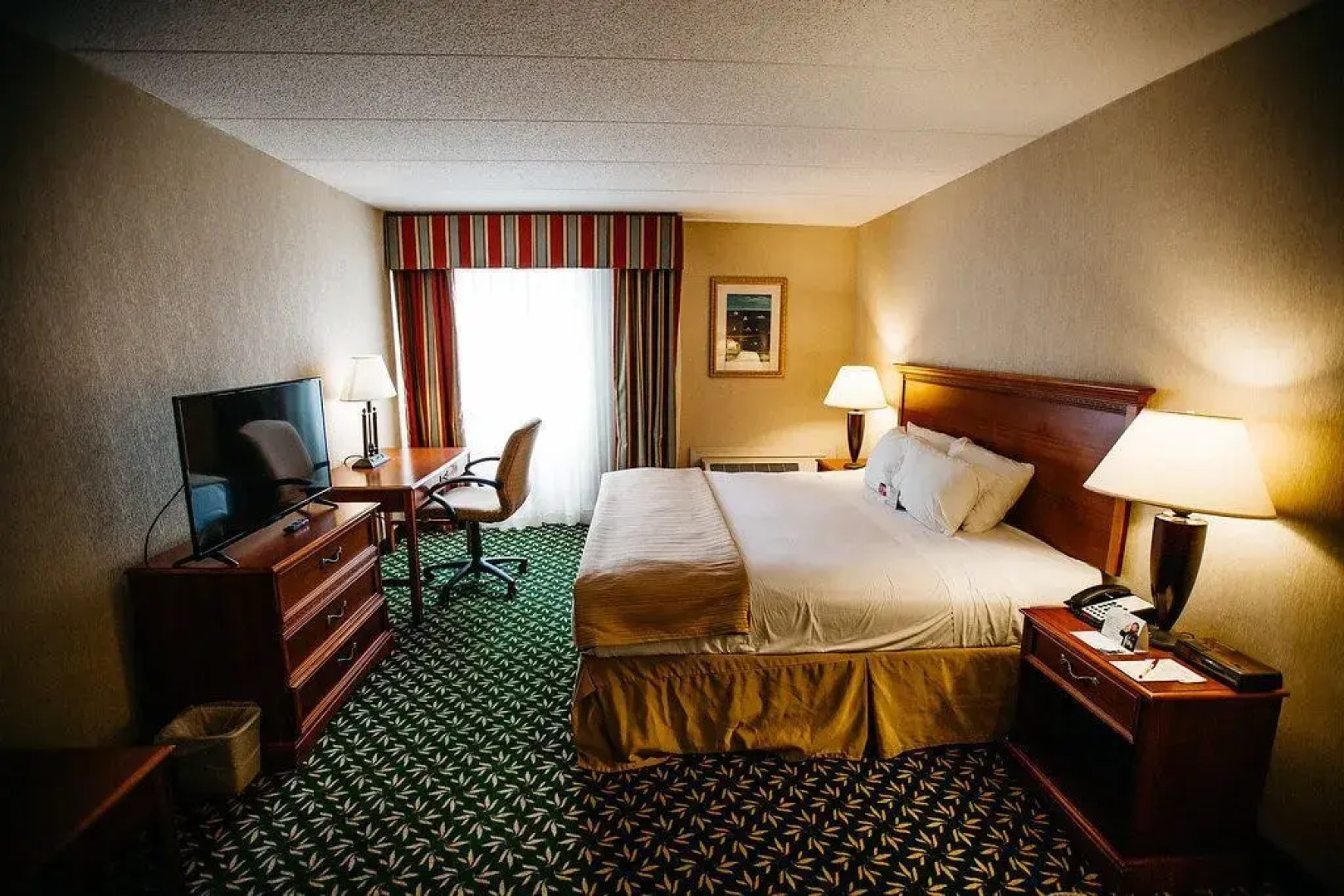 Mystic River Hotel & Suites