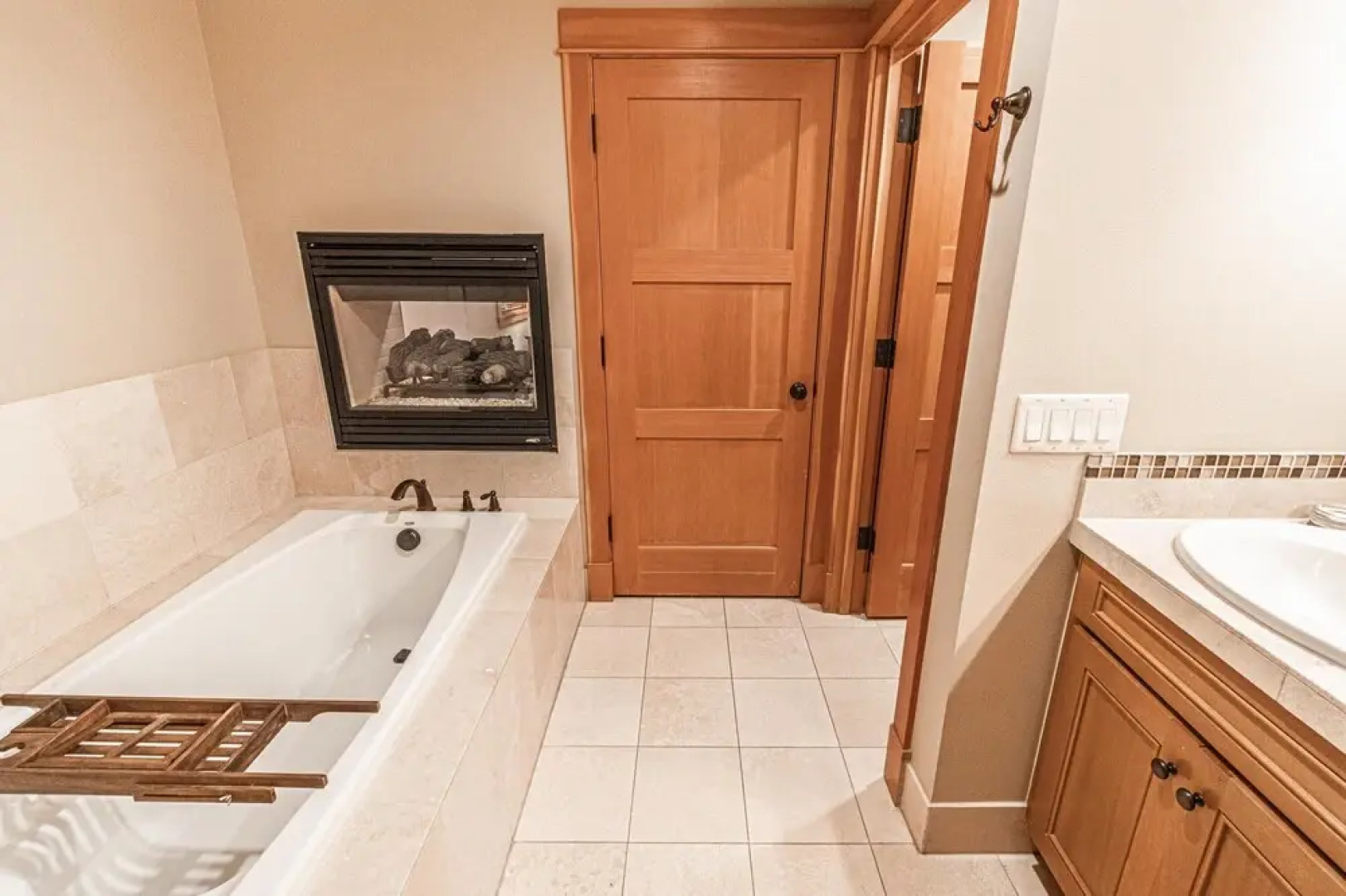 Lodges at Cannon Beach B1