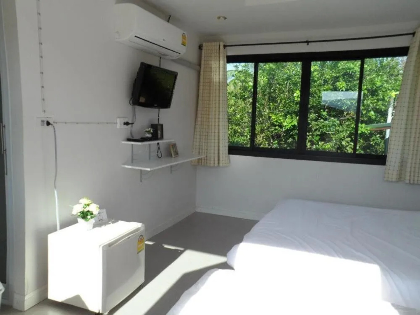 Kayom House - White Meranti House & Resort