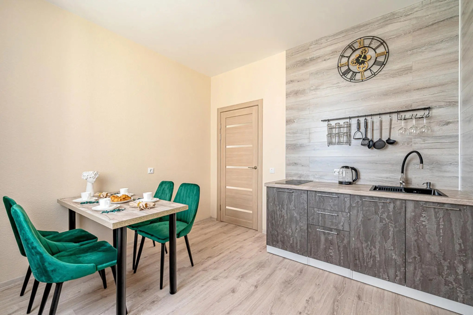 Хорошего дня на улице Алексея Латышова 3