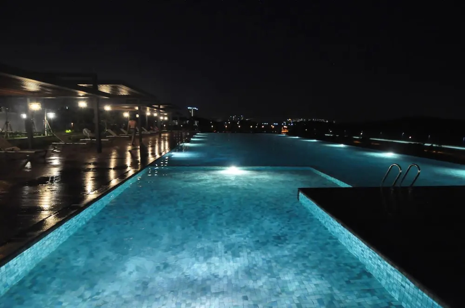 Kenwingston Square Garden by IdealHub