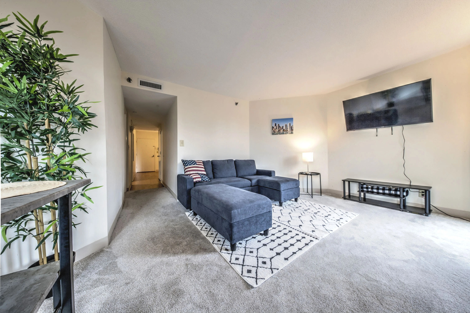 Bright Condo, Plenty of Room, Sleeps Upto 8