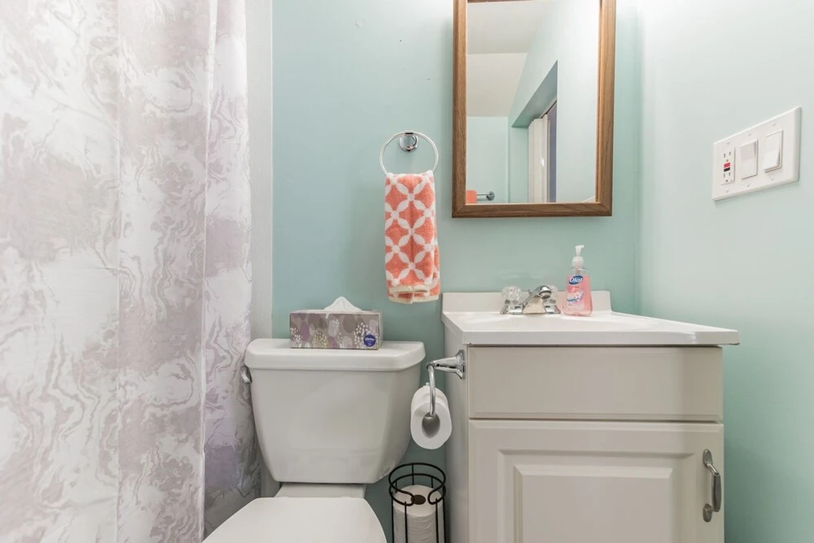 Niagara Rd Cottage In Perfect Location To Visit Lake Erie Or Cleveland 1 Bedroom Home by Redawning