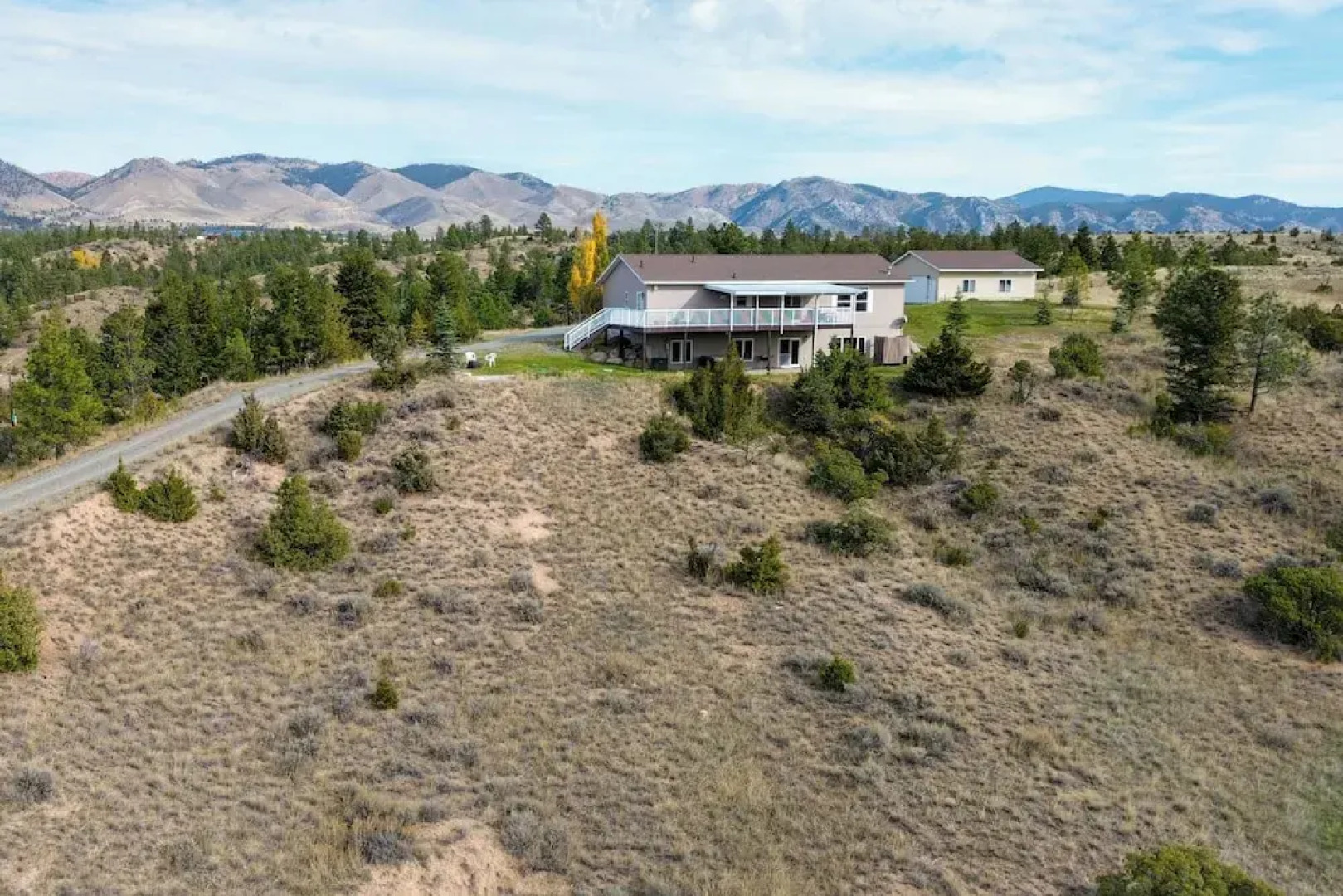 Spacious Canyon Ferry Lake House With Bar & Views!