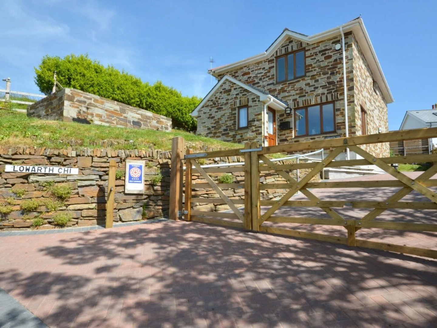 Comfortable, Bright Holiday Home With Private Garden in the South of Cornwall