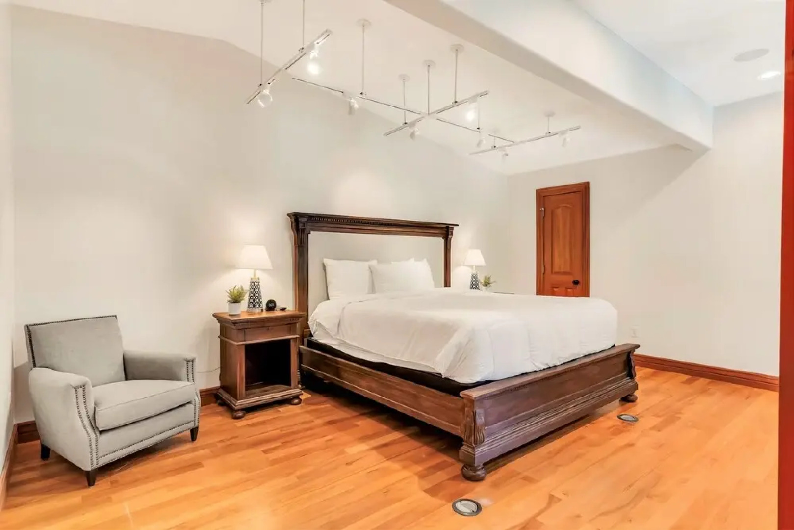 Tuckers Cove 7 Bedroom Home by RedAwning