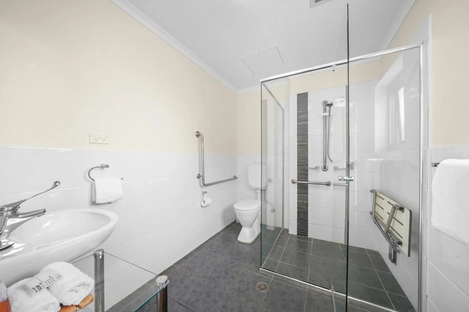 Macquarie Waters Boutique Apartment Hotel