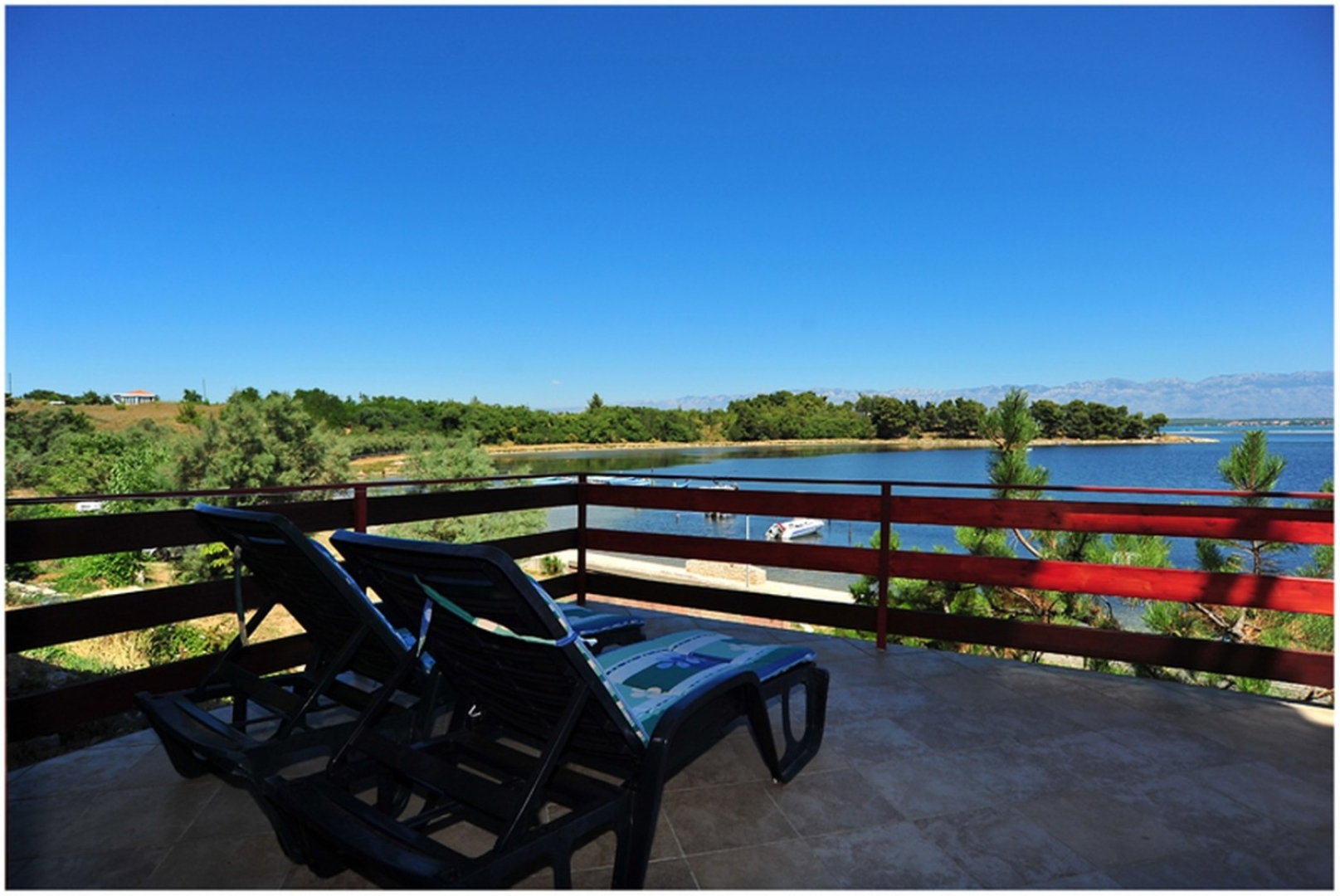 Apartment Ljilja - 10m from the sea with parking: A2 Nin, Zadar riviera