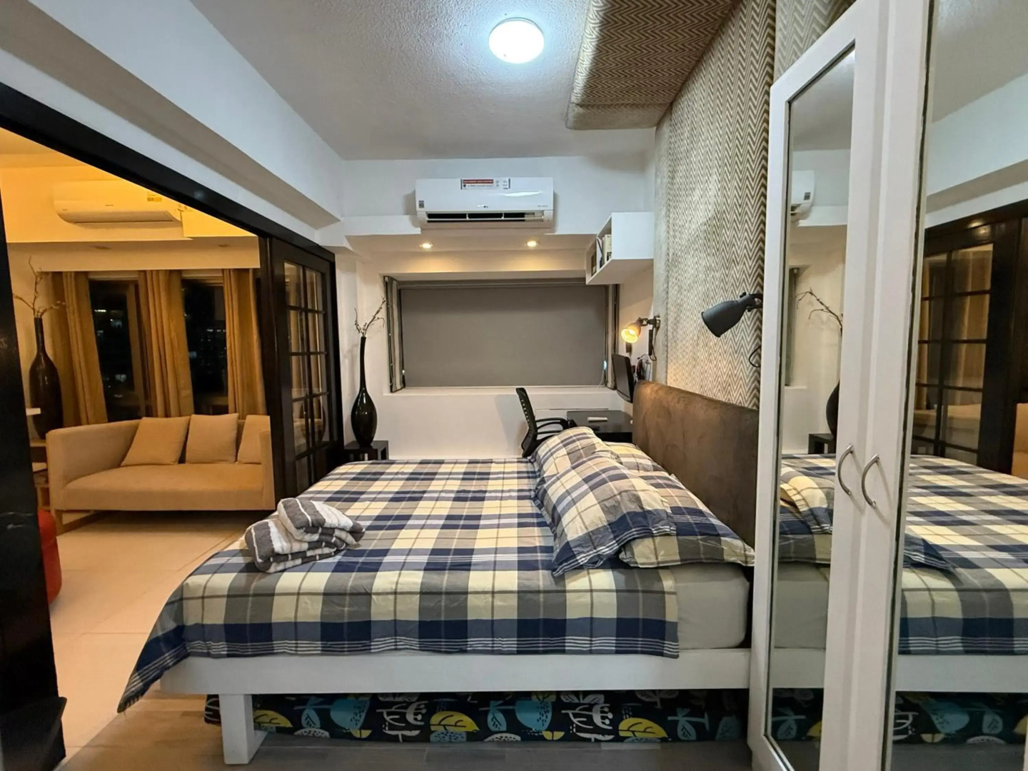 Luxury Condo at Forbeswood Parklane