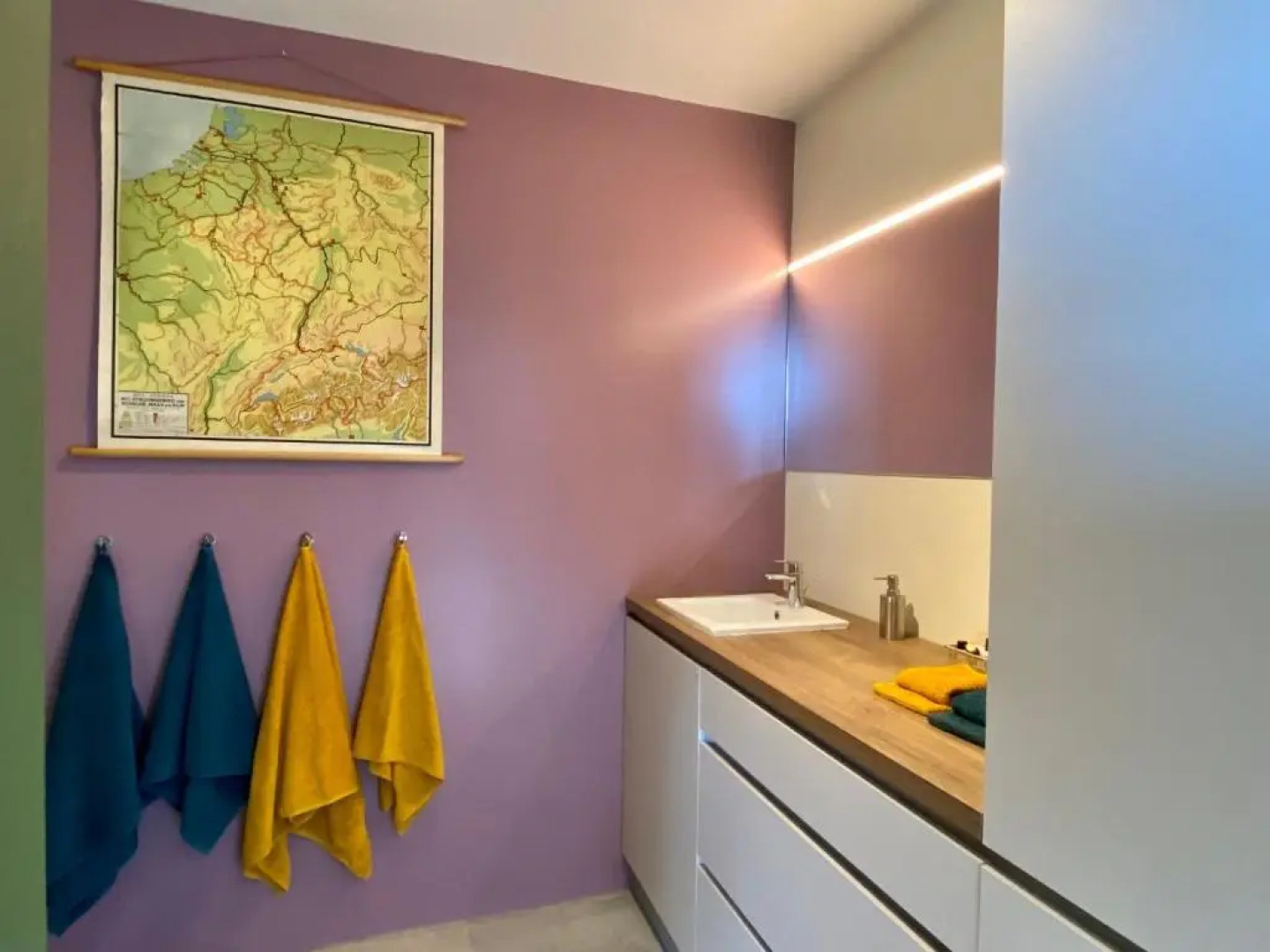 FinIQ Boutiq Studios + Apartment