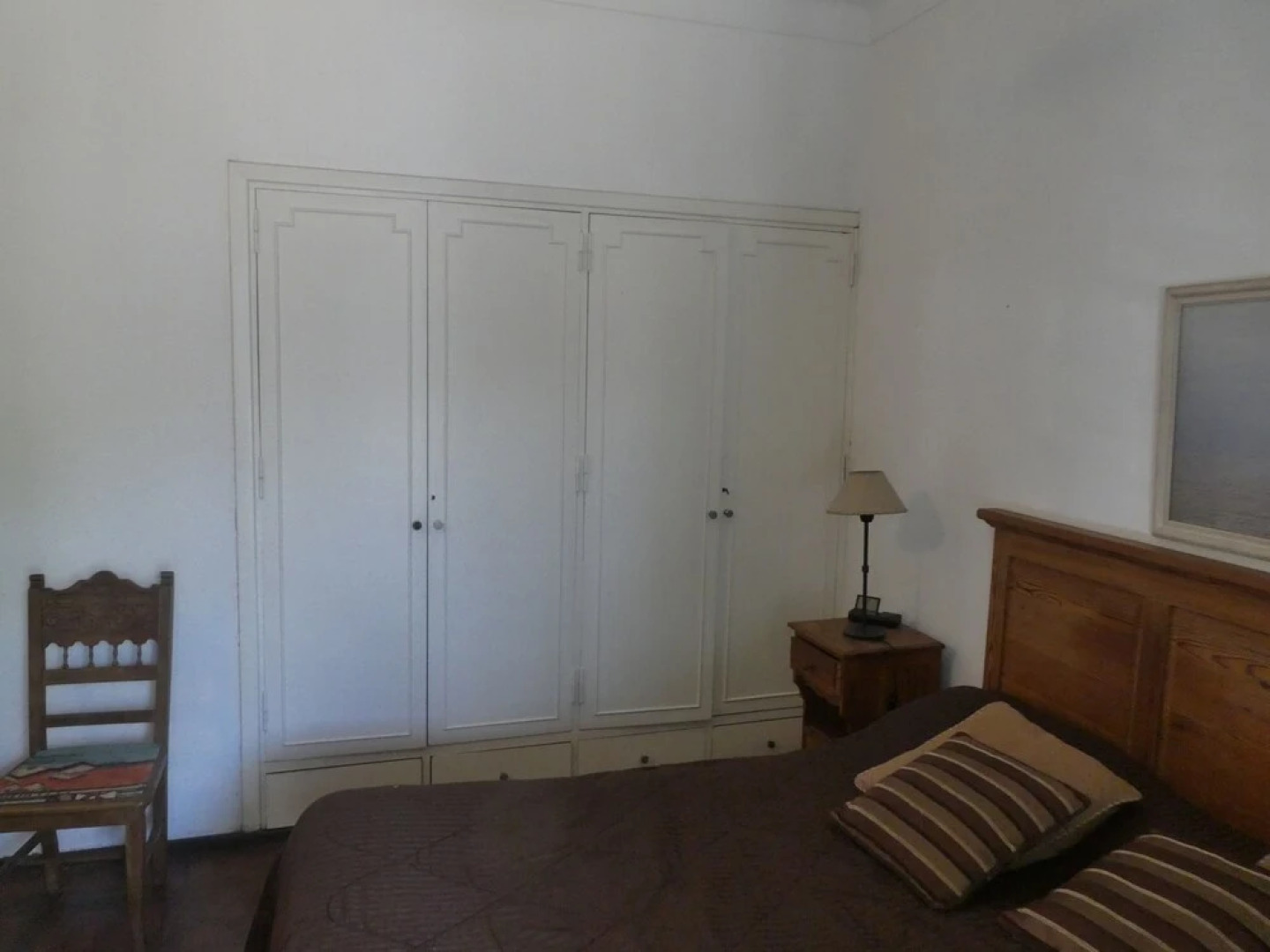 Departamento-casa muy amplio y céntrico.