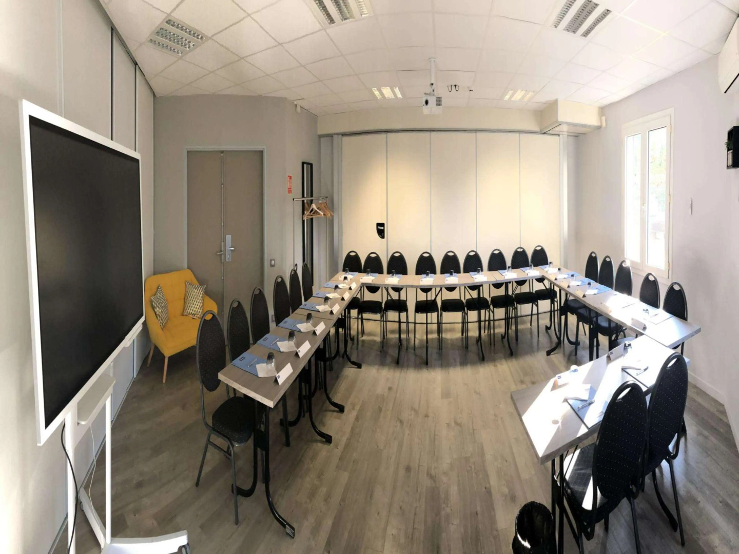 Hotel Kyriad Lyon Est - Bron Eurexpo Le Cottage