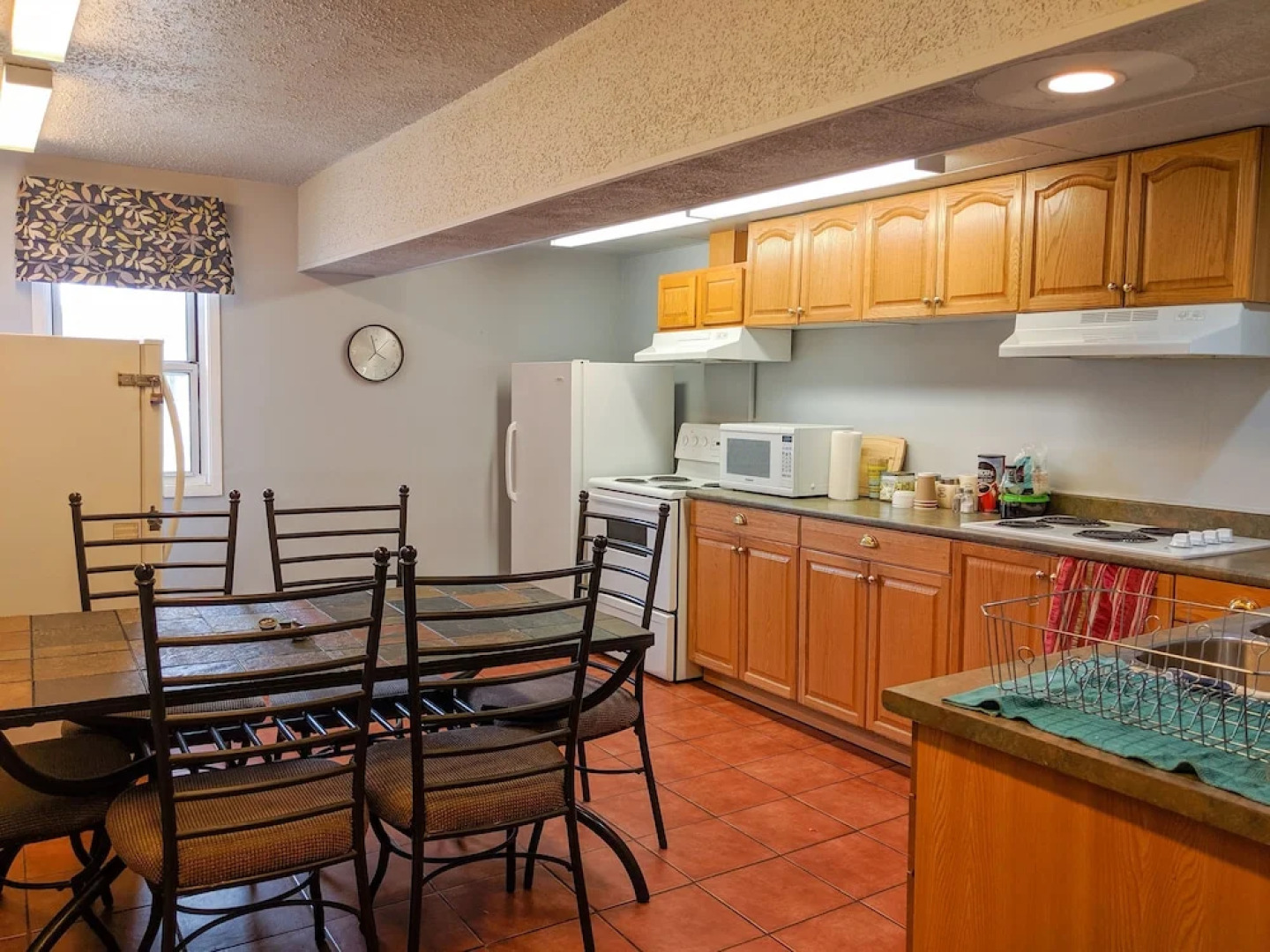 Skyline Motel & Campus Inn