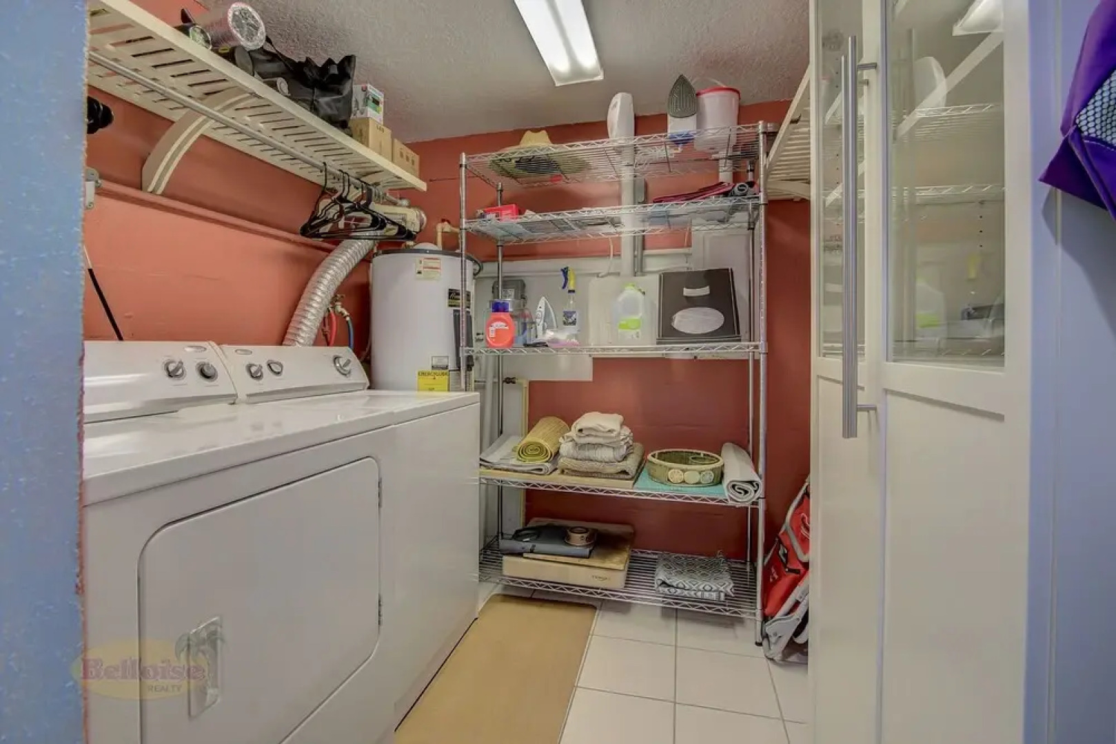 Water Lover's Paradise - Weekly Rental 2 Bedroom Home by Redawning