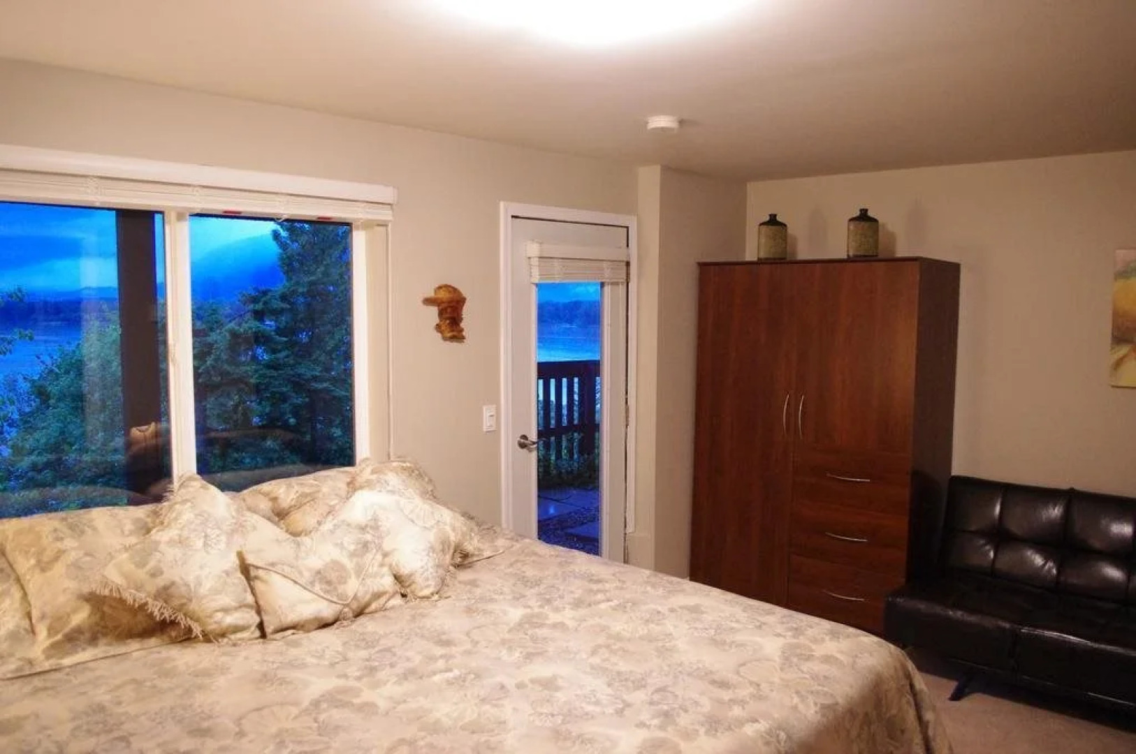 The Fraser River's Edge B&B Lodge