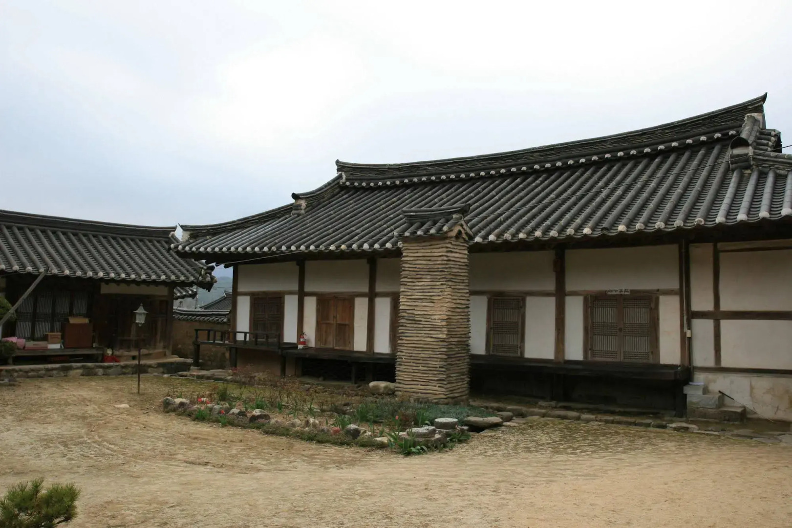 Geochang Choongsindang Donggae Jeongon Gotek