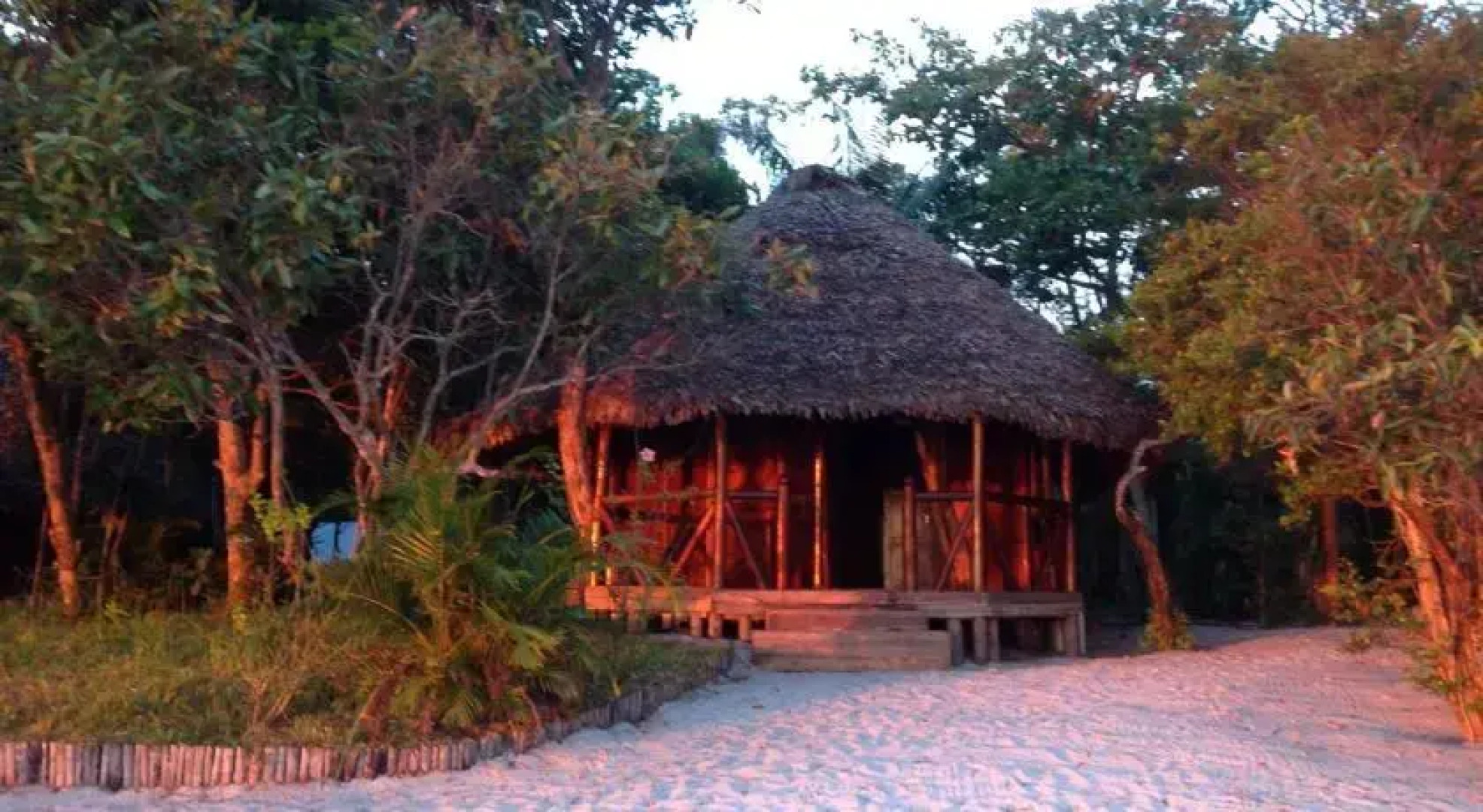 Hotel Pangalanes Jungle Nofy