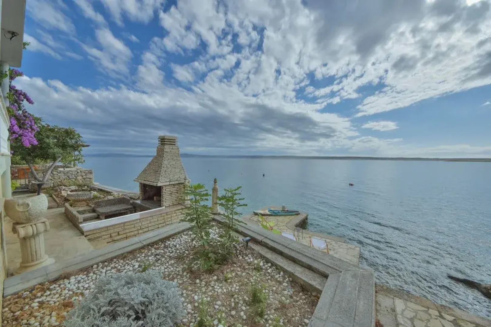 Holiday Home Seafront Escape