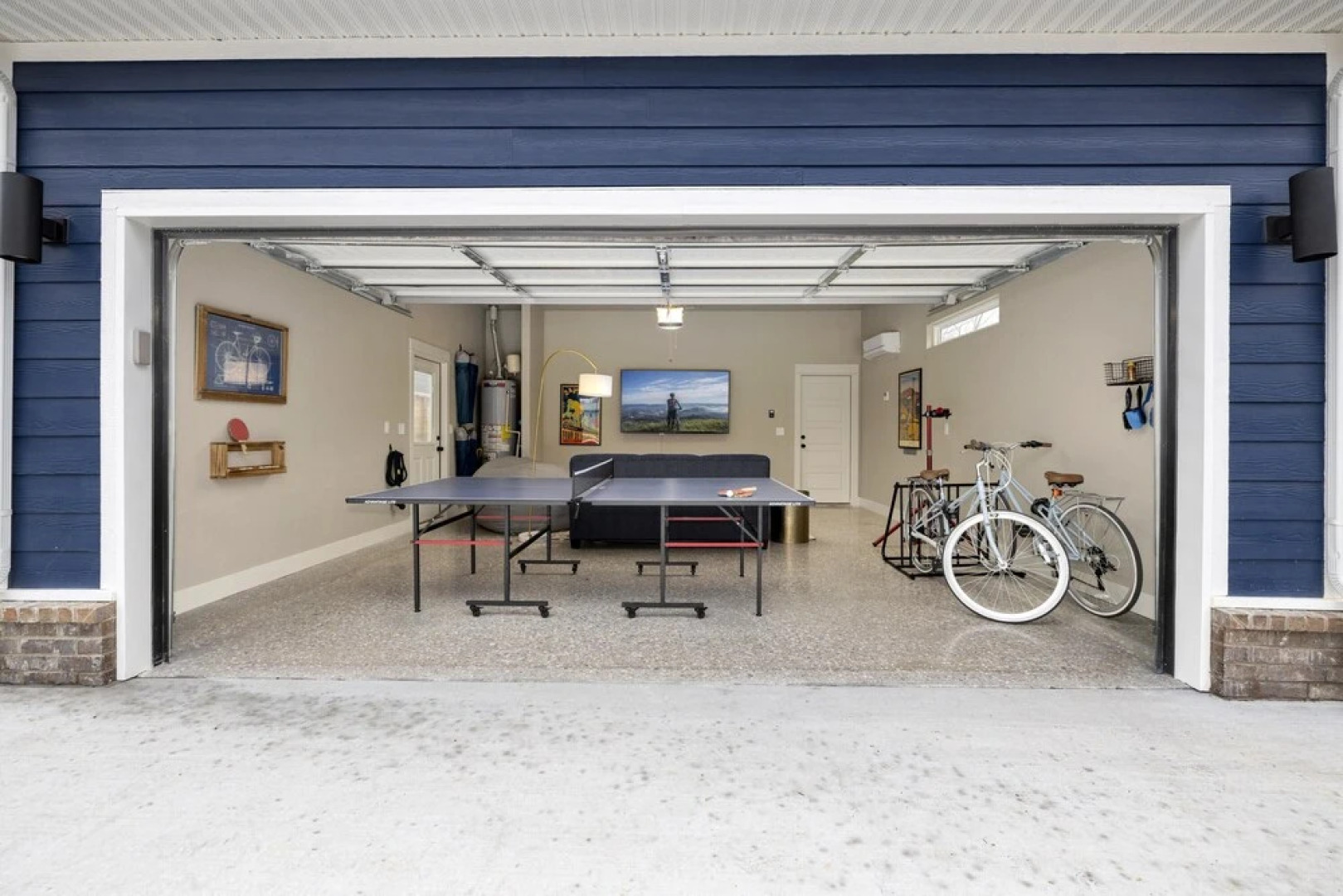 Big Blue on Main-hot Tub-less Than 1 Mi to Square