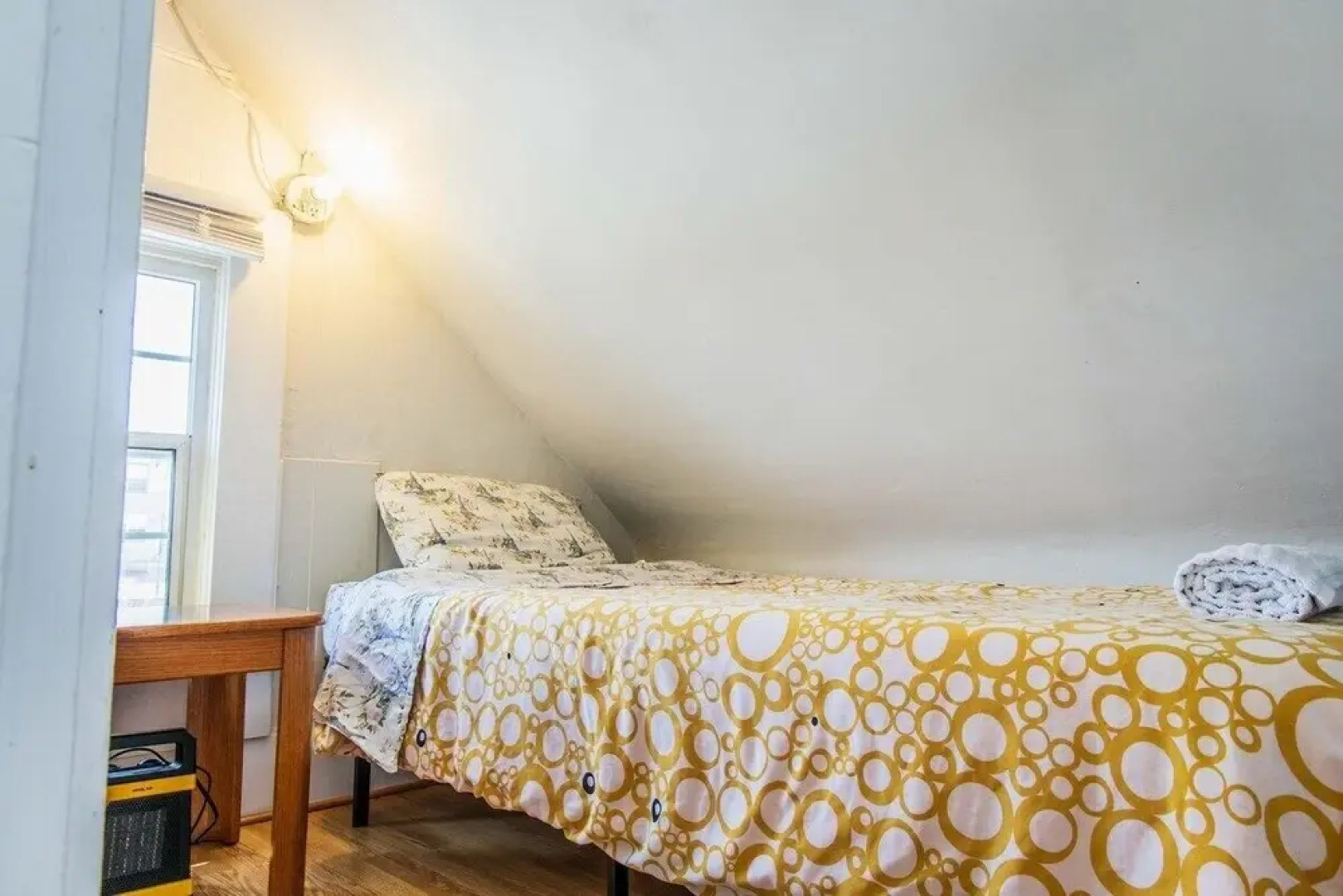 Large and Bright 3 Bedroom With Room For 7