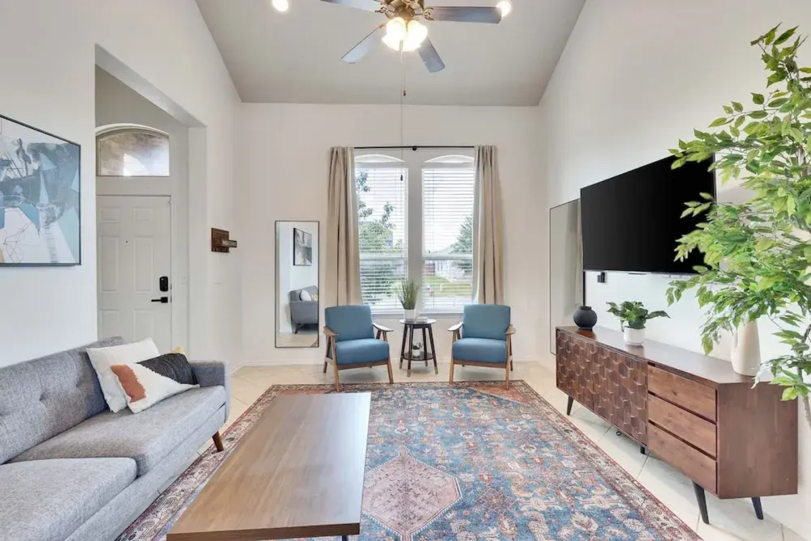 Luxury 4BR 2 5BA Home EV Charger Pool Access