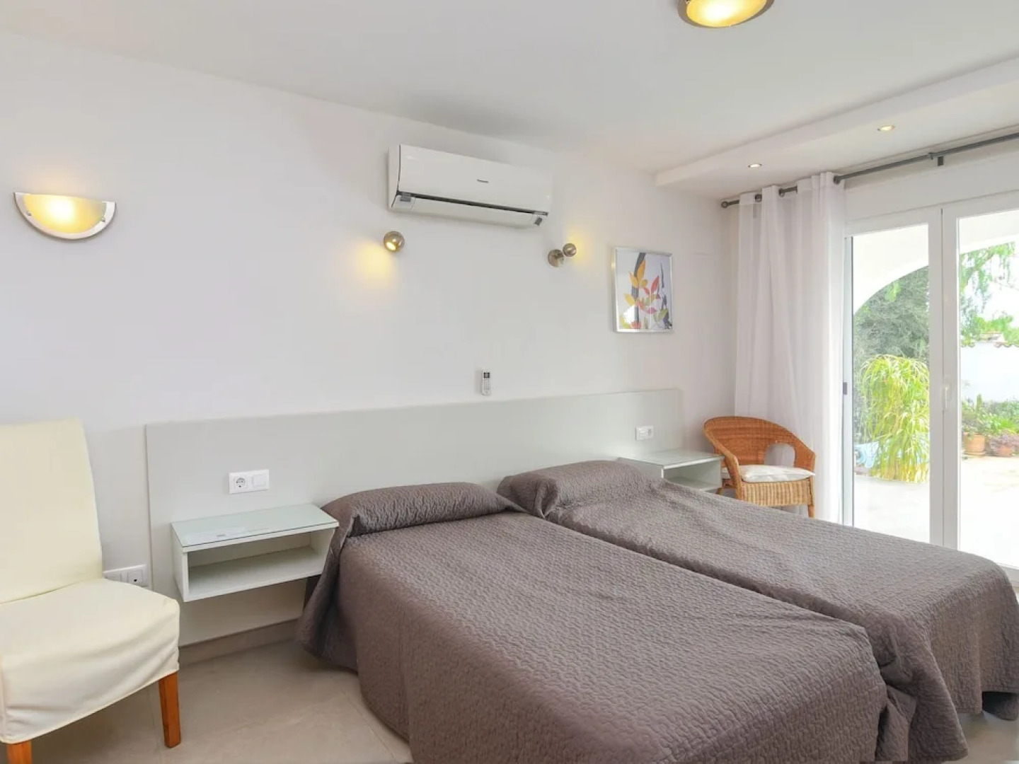 Beautiful 8-persn Villa in Moraira, Large Terraces and Heated Swimming Pool; Unique View