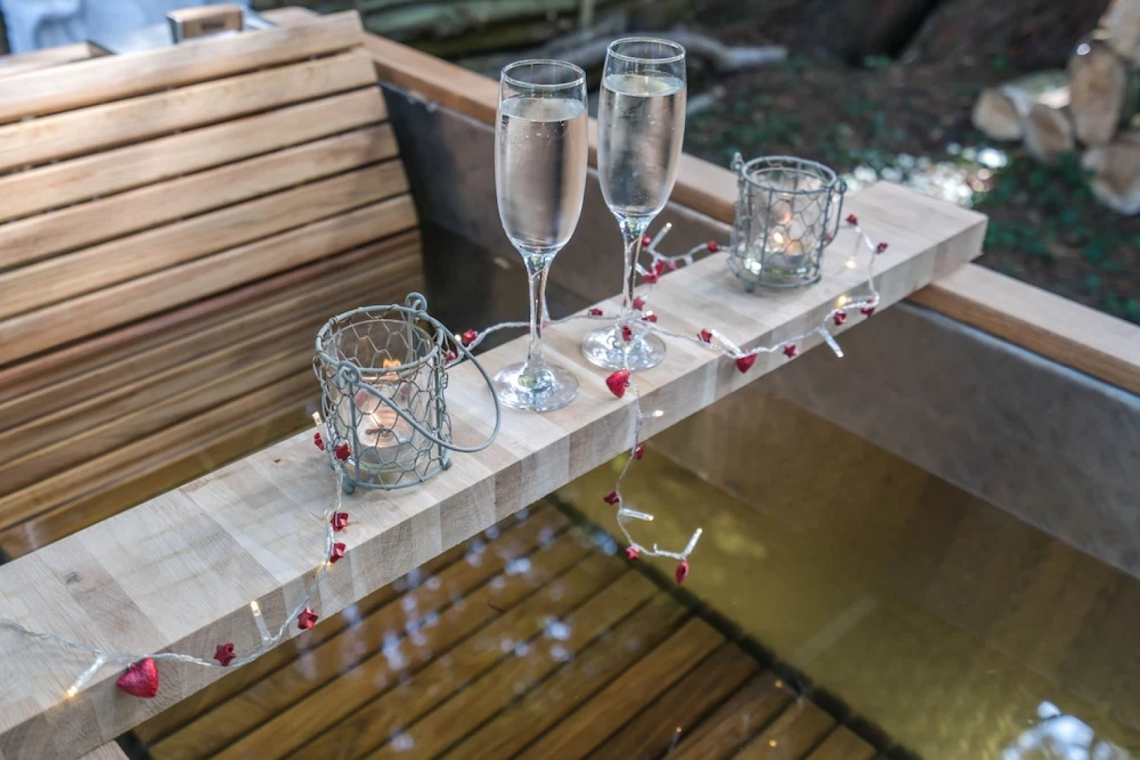 1-bed Cabin, 2 Adults, Wood Burning Hot Tub & Fire