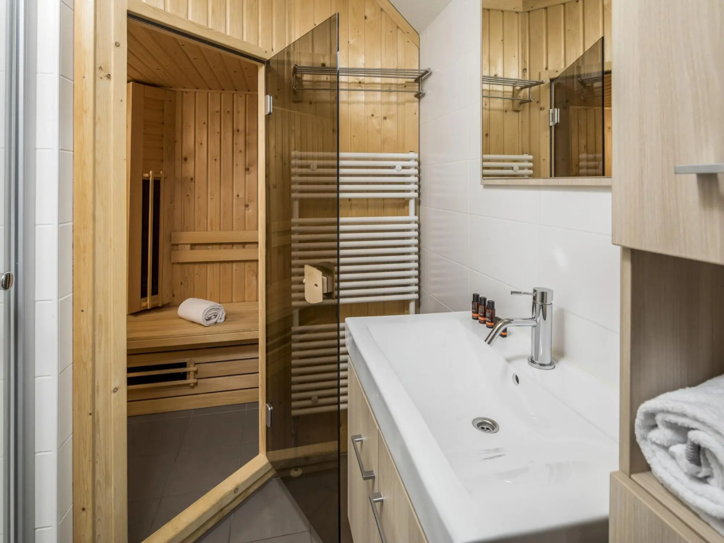 Restyled villa with sauna and rowing boat, in a holiday park, 400 m from the sea