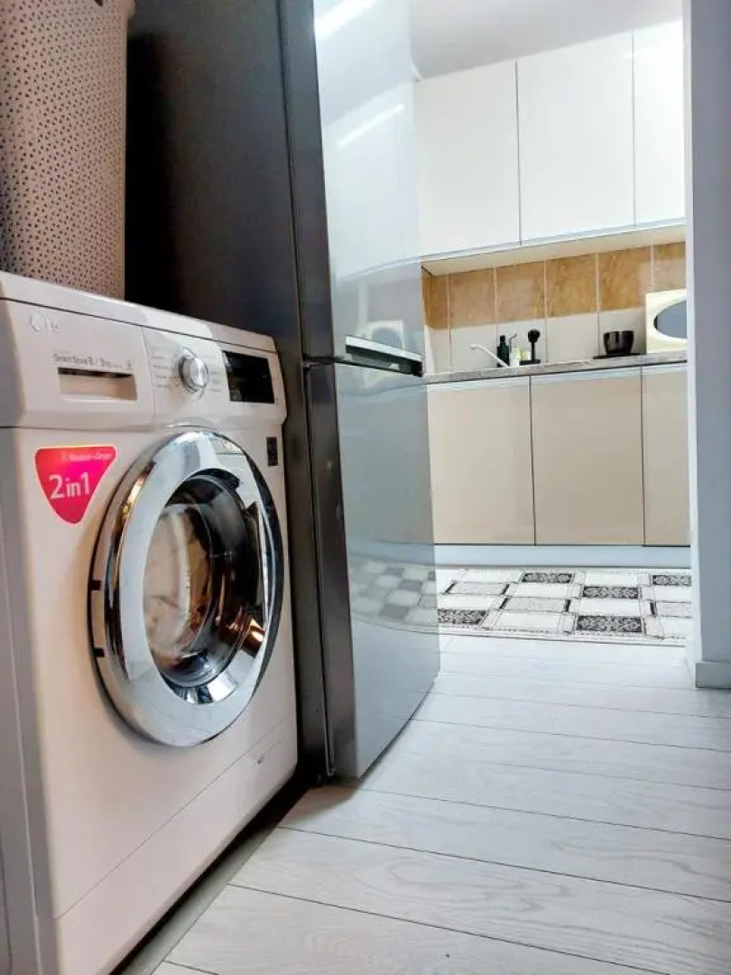 Lovely and extra spacious 1 bedroom, 1 bath.