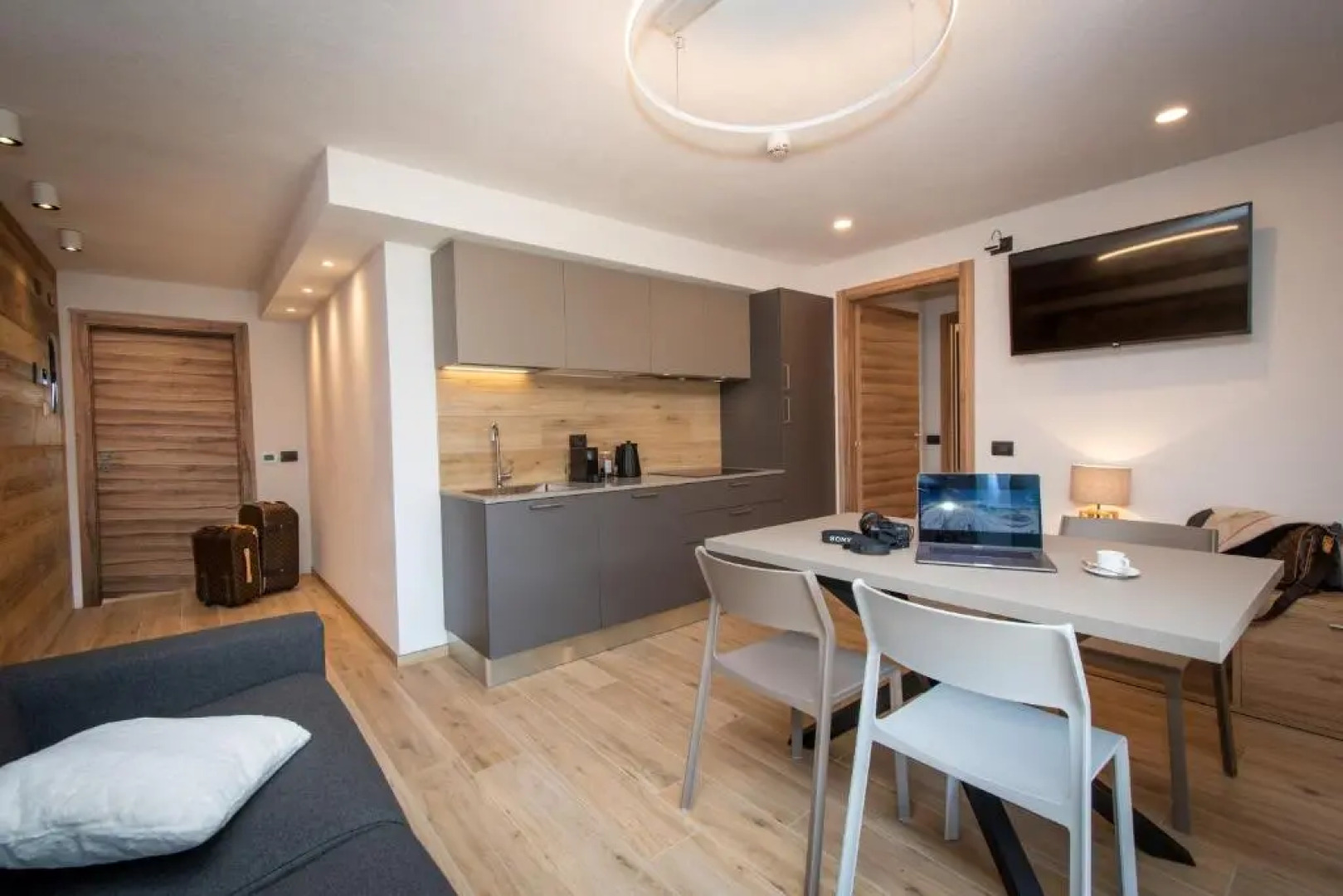 Nira Mountain Resort Futura