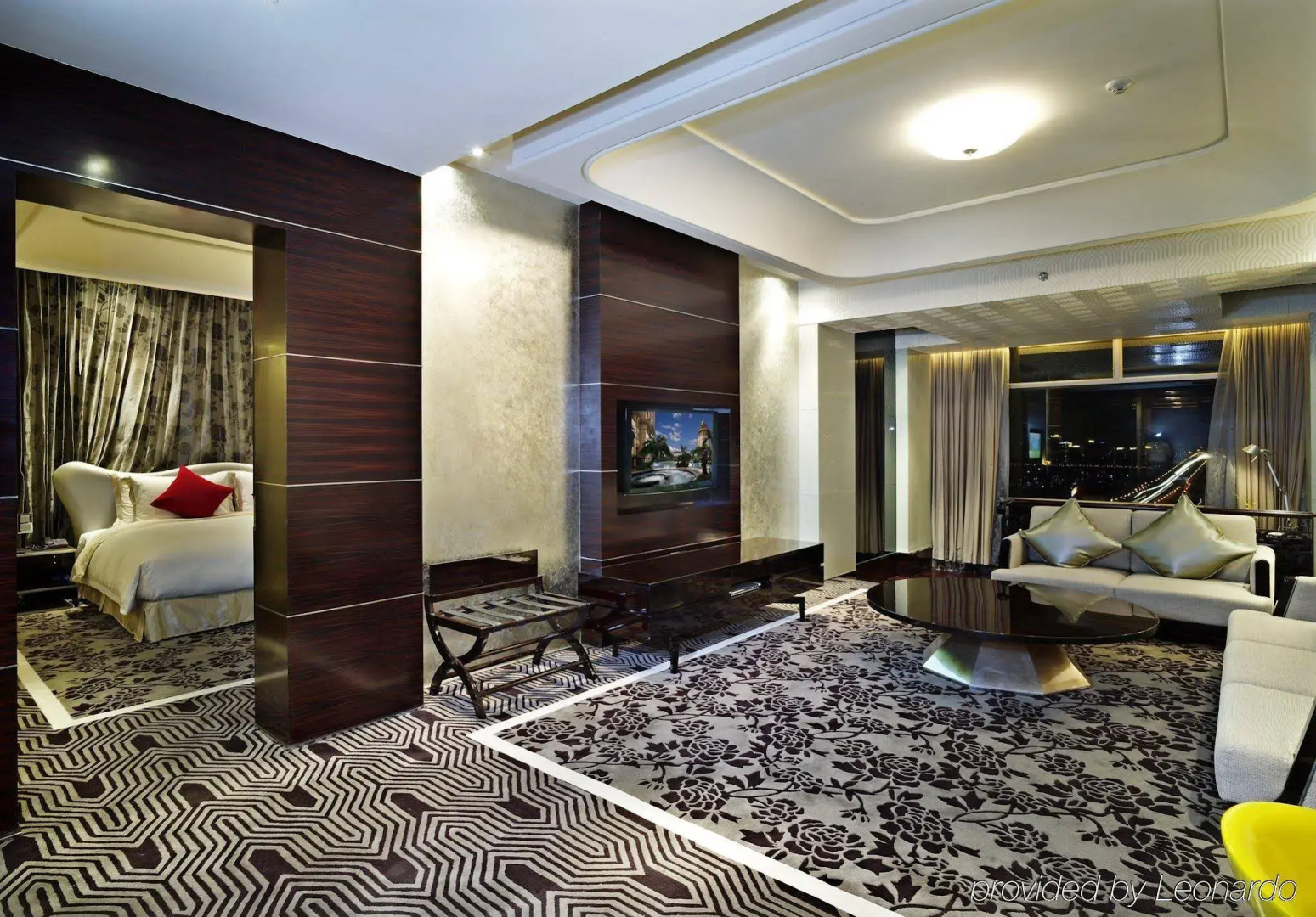 Chateau Star River Hotel