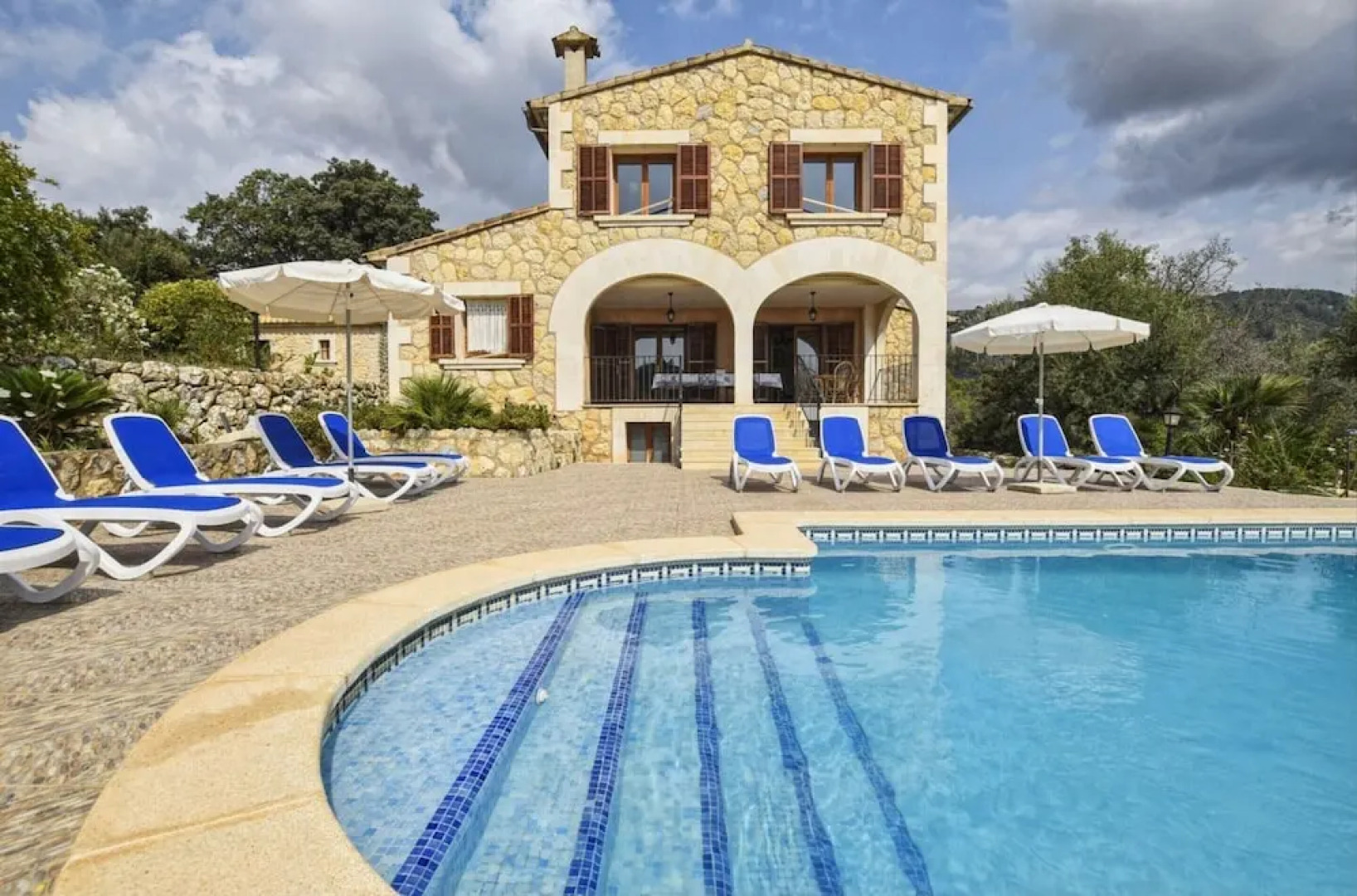 Country House in Spain With Pool & Mountain Views
